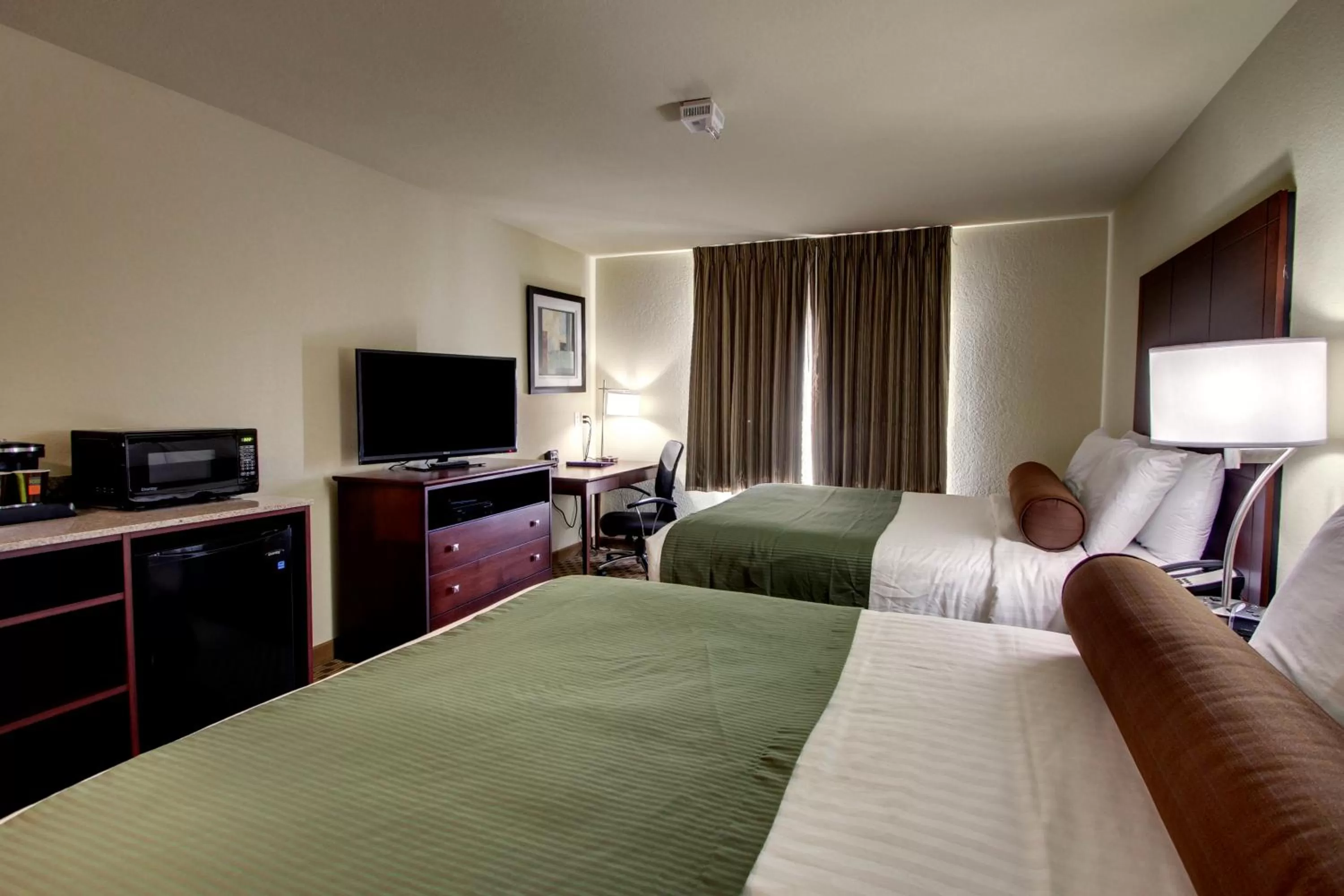 Bed in Cobblestone Hotel & Suites - Newton