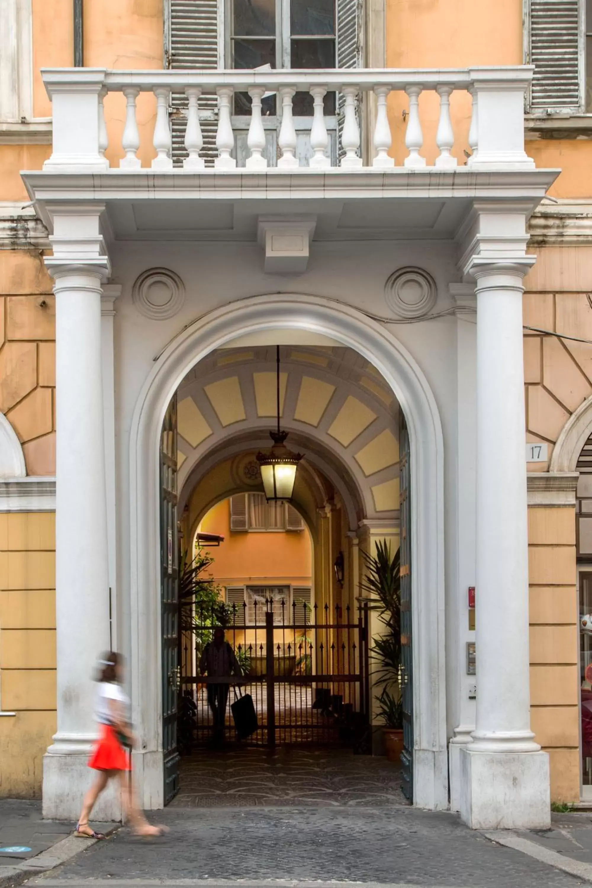Property building, Facade/Entrance in Domus Liberius - Rome