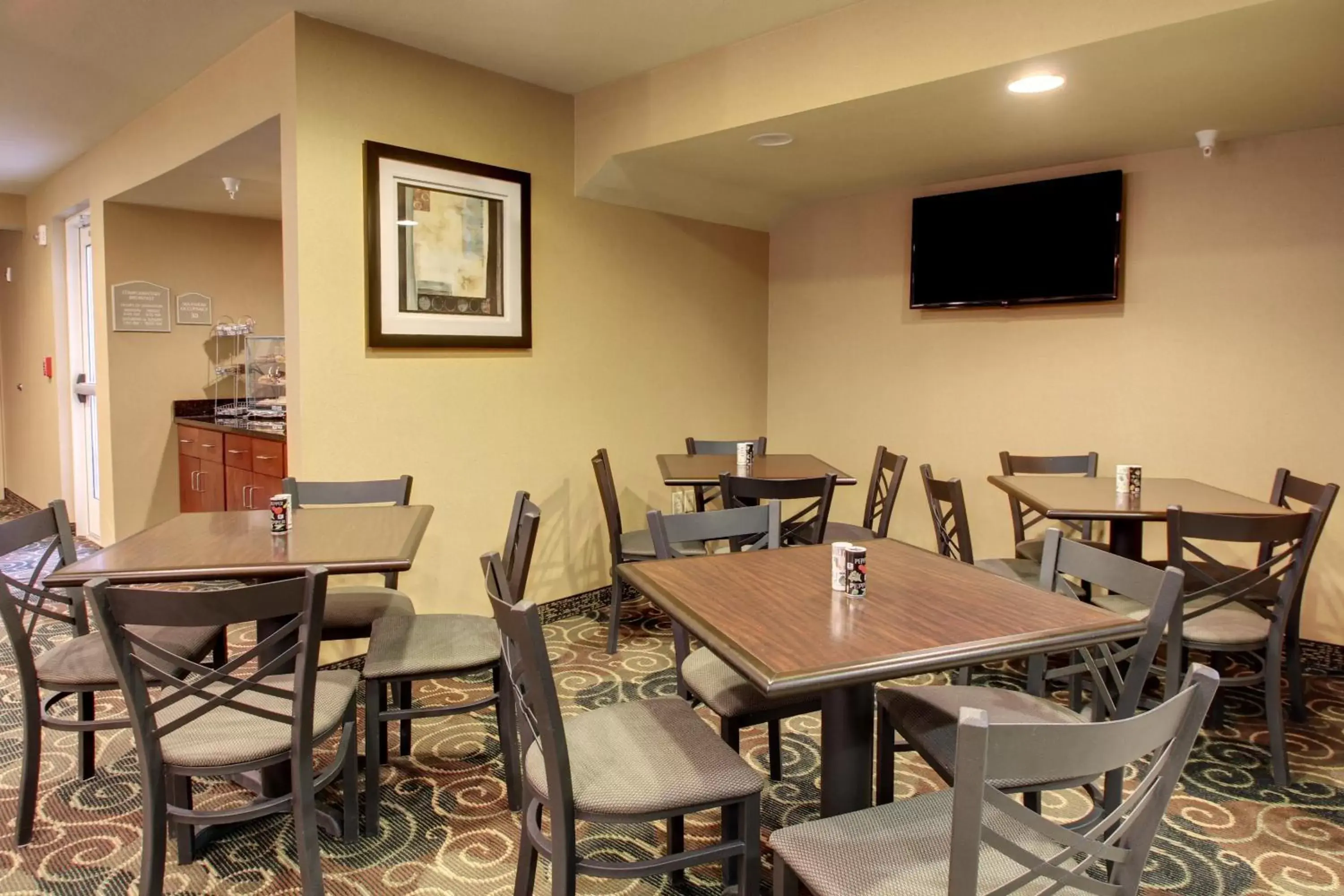 Lobby or reception, Restaurant/Places to Eat in Cobblestone Hotel & Suites - Waynesboro