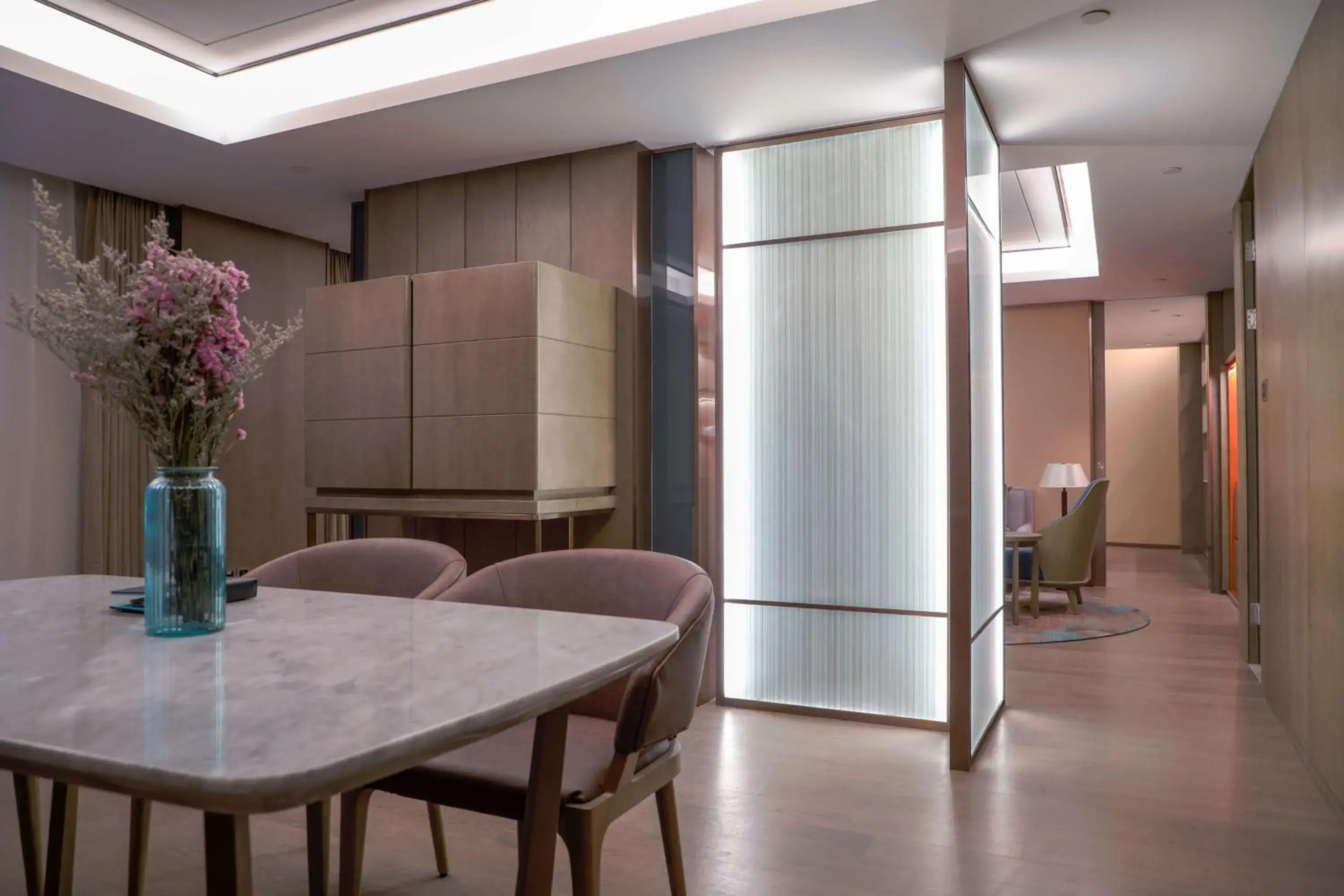 Photo of the whole room, Dining Area in Radisson Suzhou