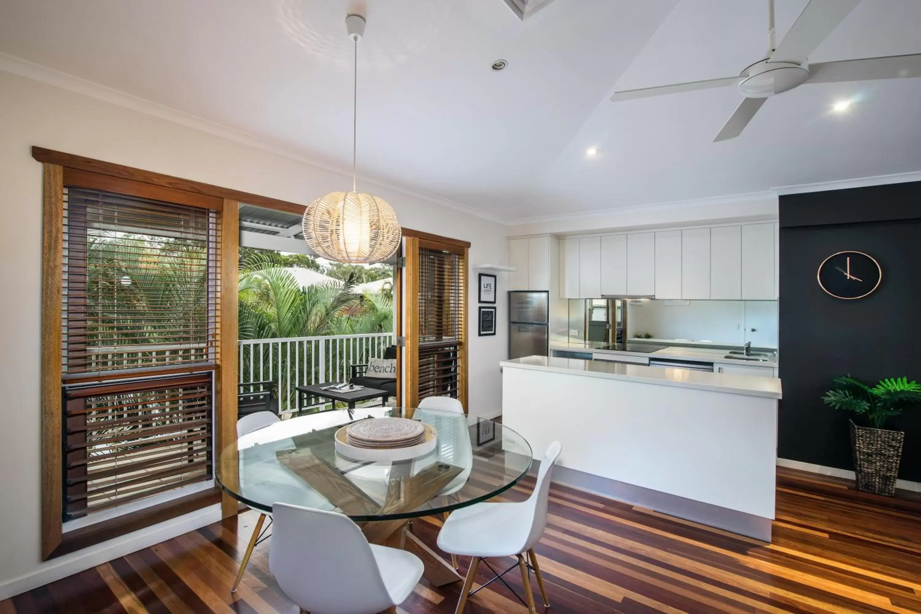 Kitchen or kitchenette, Dining Area in South Pacific Resort & Spa Noosa