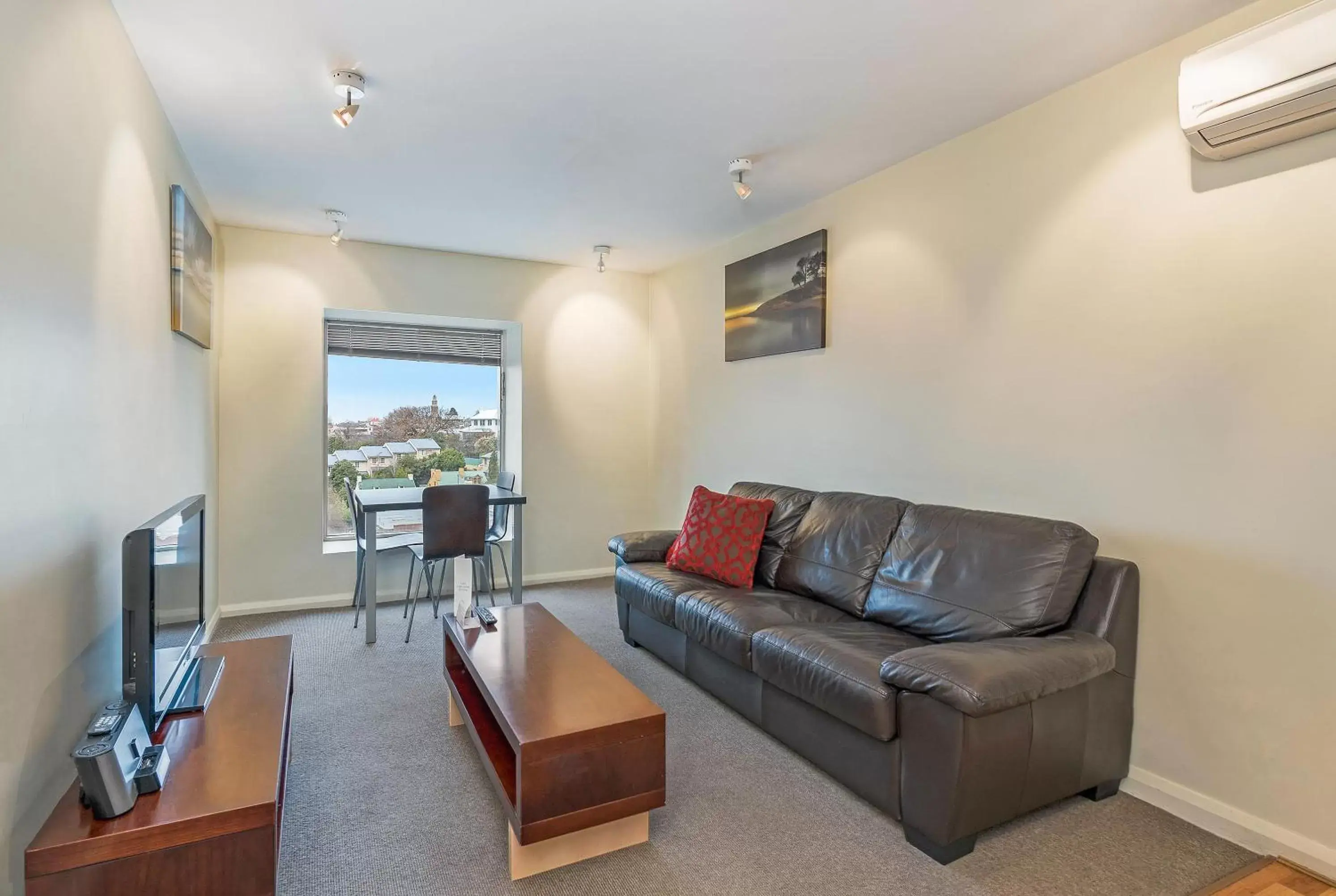 Living room, Seating Area in Mantra One Sandy Bay Road