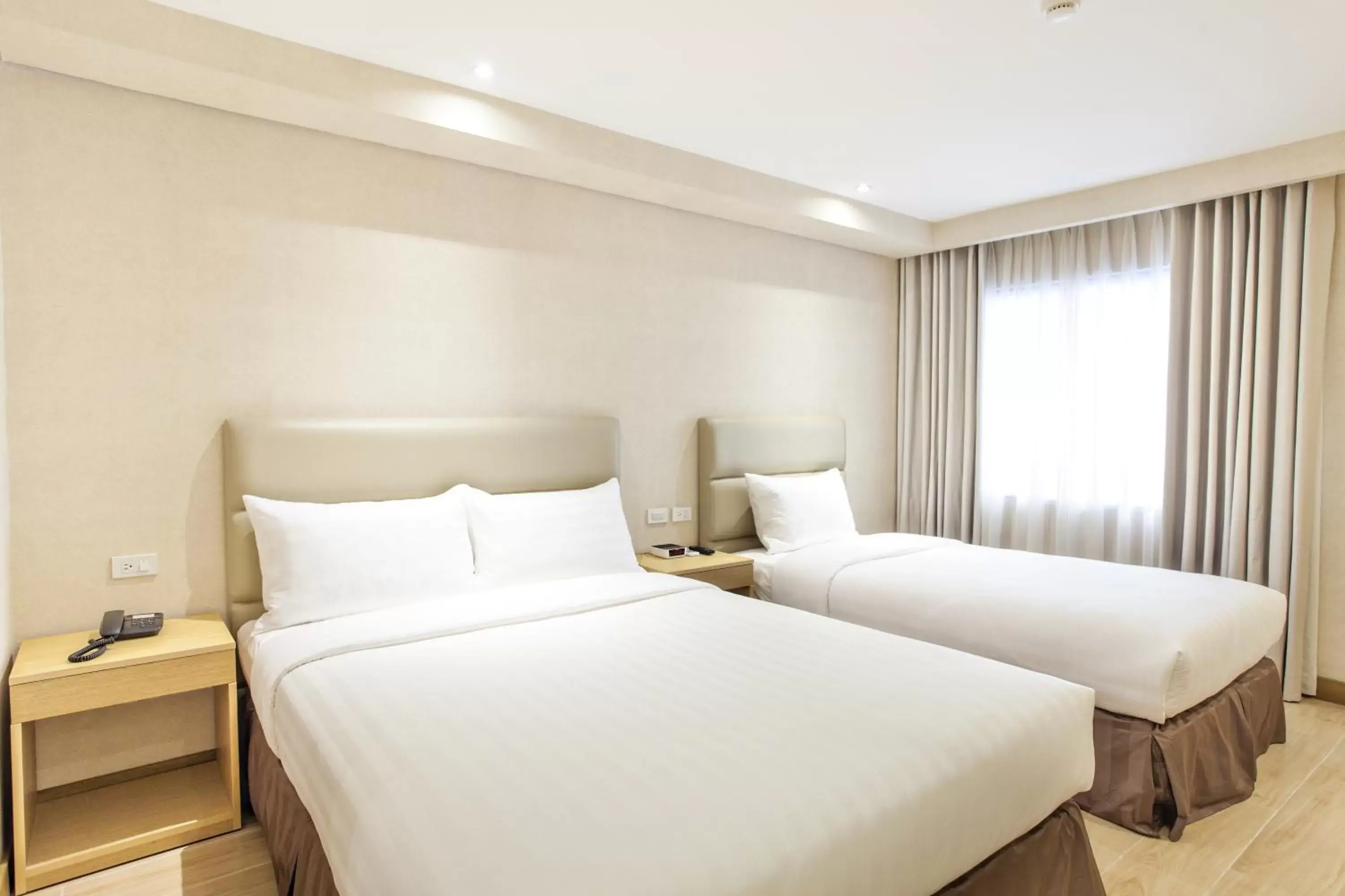 Bedroom, Bed in Jinjiang Inn - Ortigas