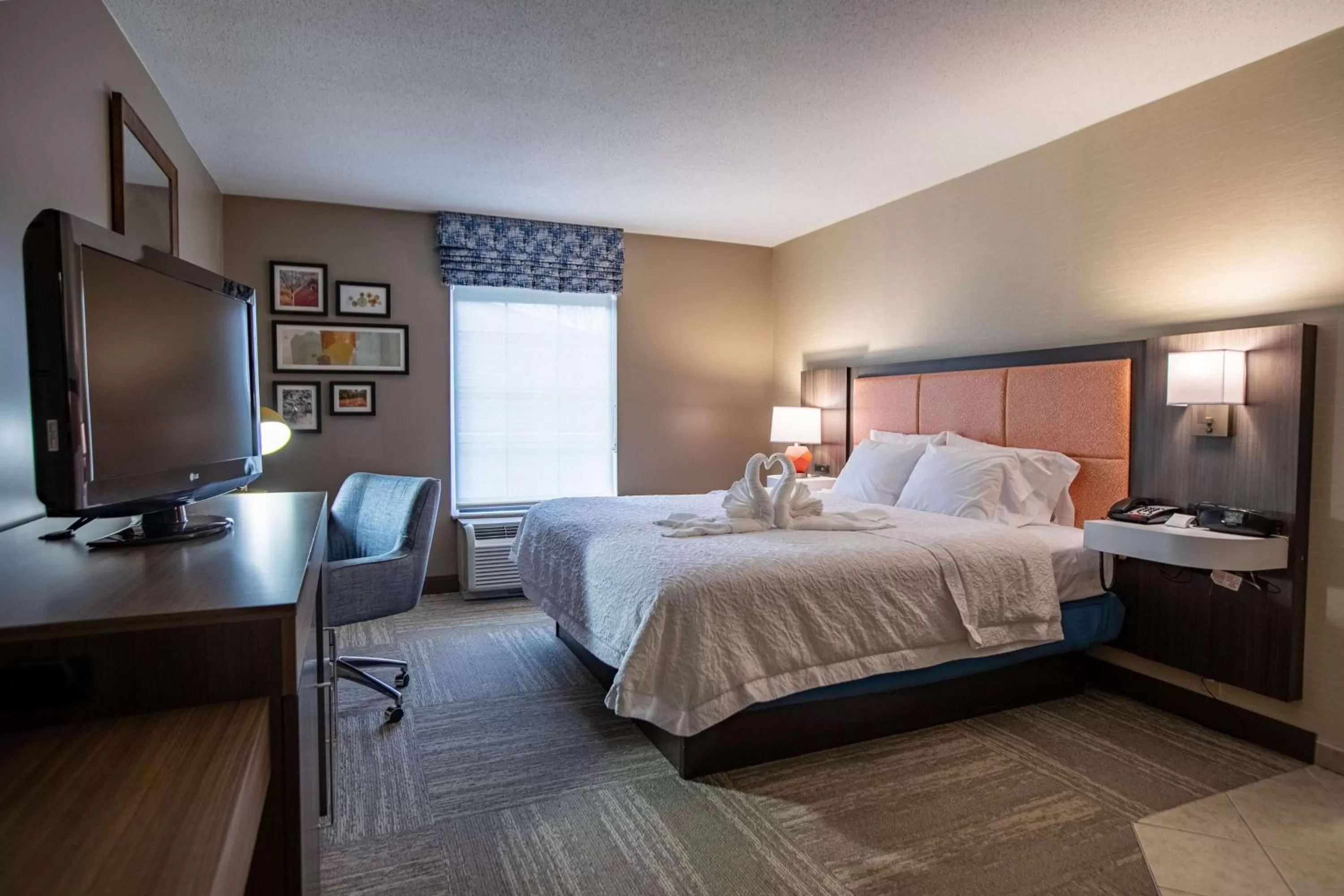 Bed in Hampton Inn Hadley-Amherst Area