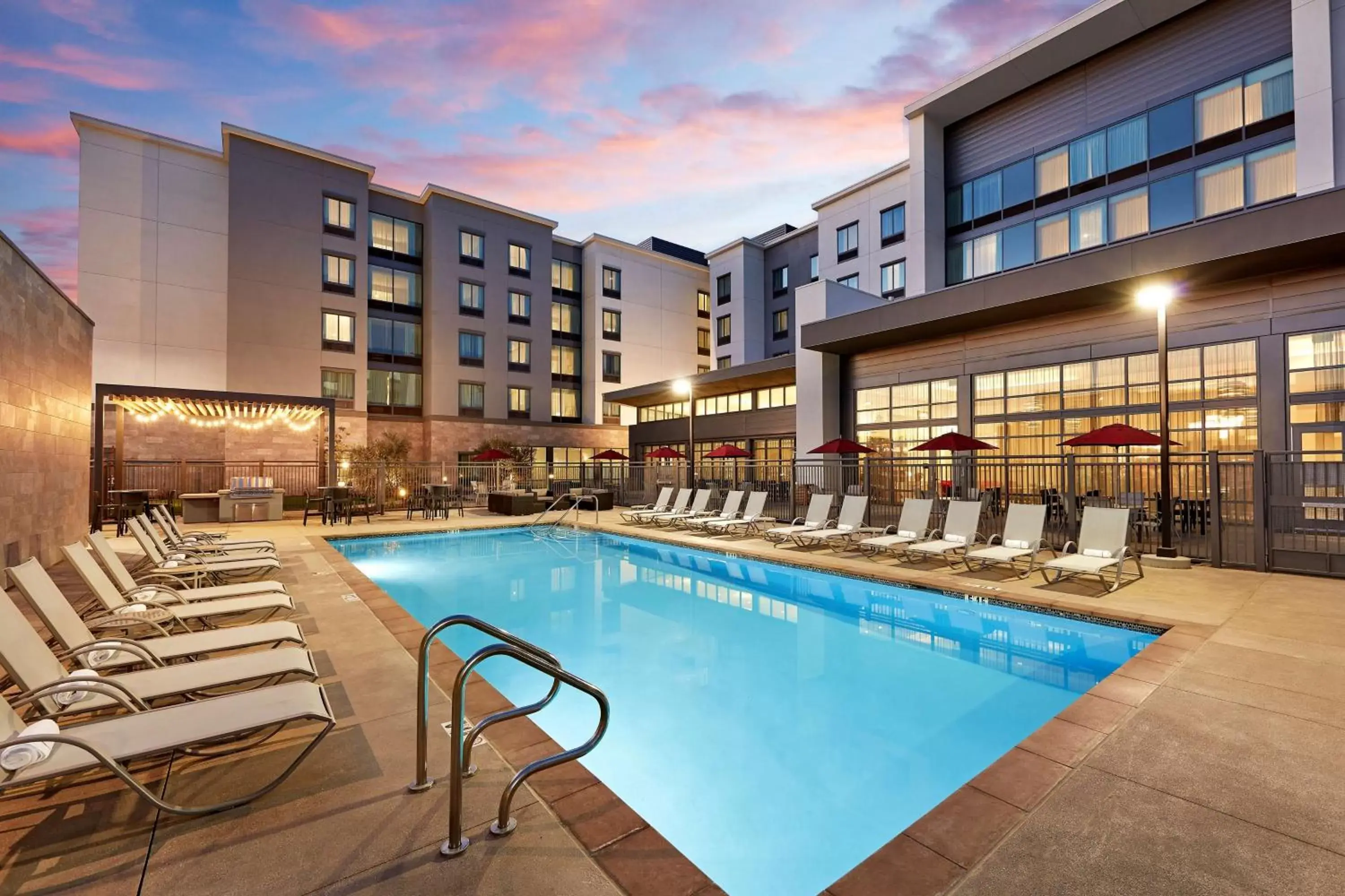 Pool view, Swimming Pool in Homewood Suites By Hilton Long Beach Airport