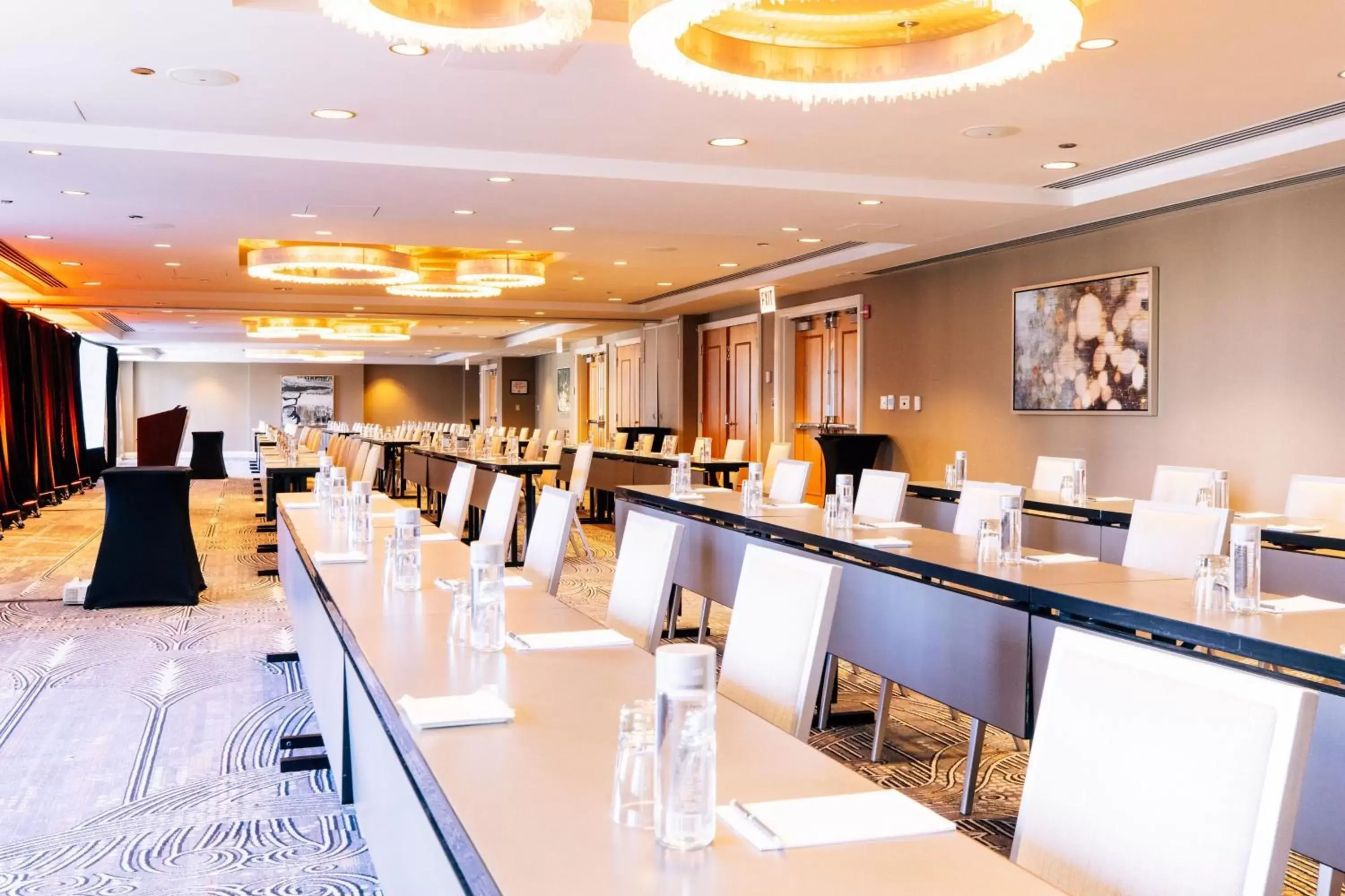 Meeting/conference room, Restaurant/Places to Eat in The Gwen, a Luxury Collection Hotel, Michigan Avenue Chicago