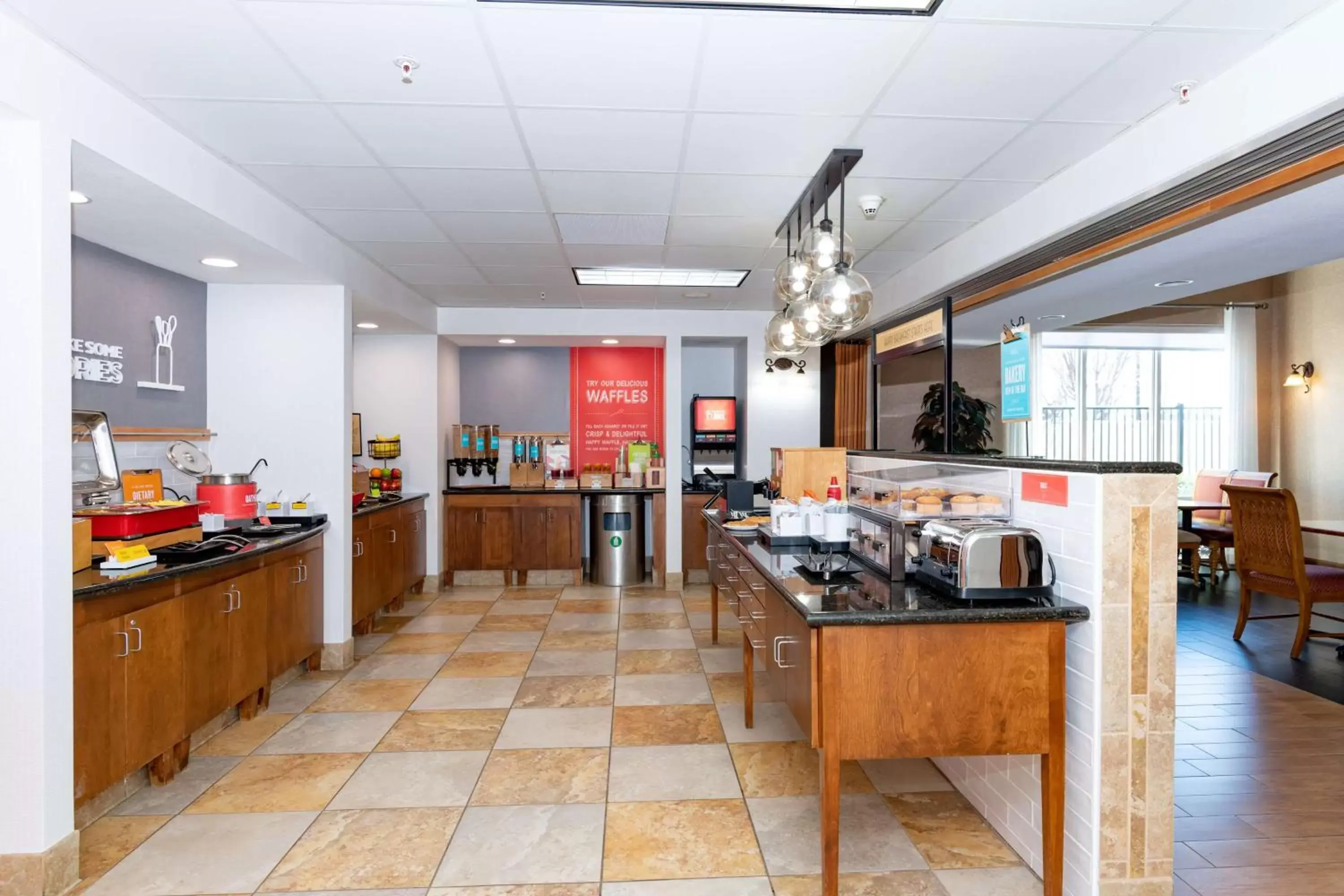 Breakfast in Hampton Inn & Suites Pittsburg Breakfast in Hampton Inn & Suites Pittsburg