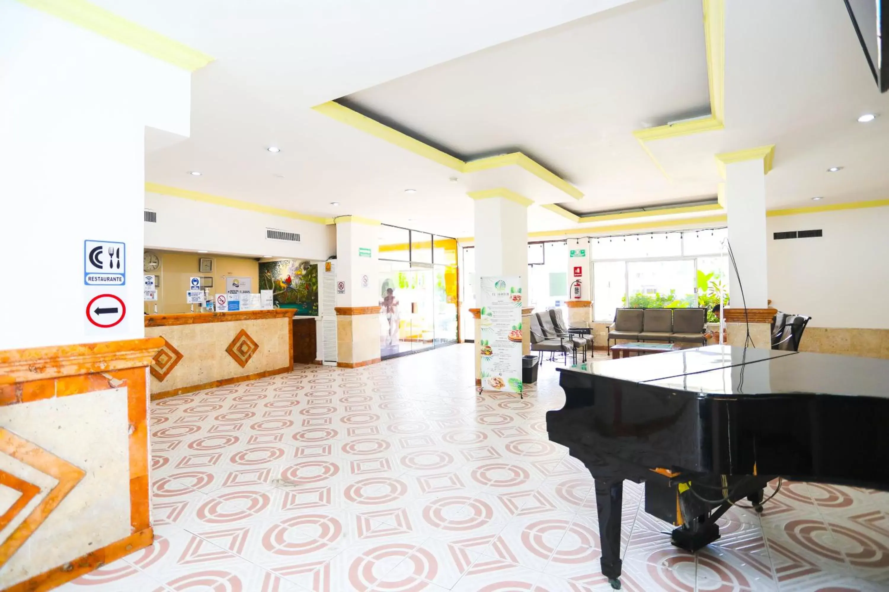 Living room, Lobby/Reception in Hotel Caribe Internacional Cancun