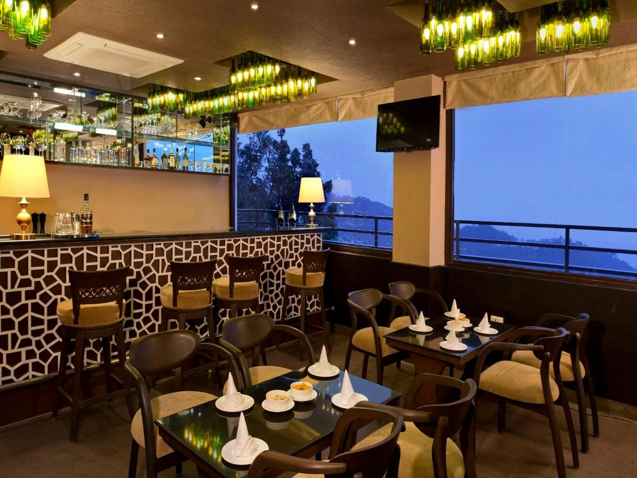 Lounge or bar in Fortune Park Moksha, Mcleodganj - Member ITC Hotels' Group