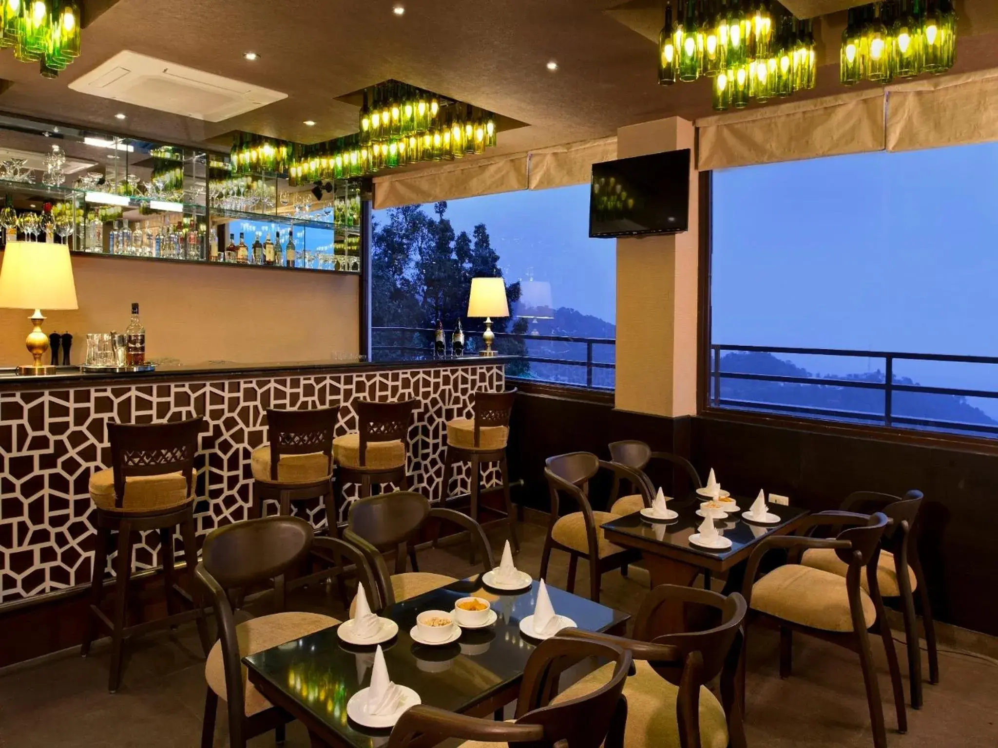 Lounge or bar, Restaurant/Places to Eat in Fortune Park Moksha, Mcleod Ganj - Member ITC's Hotel Group