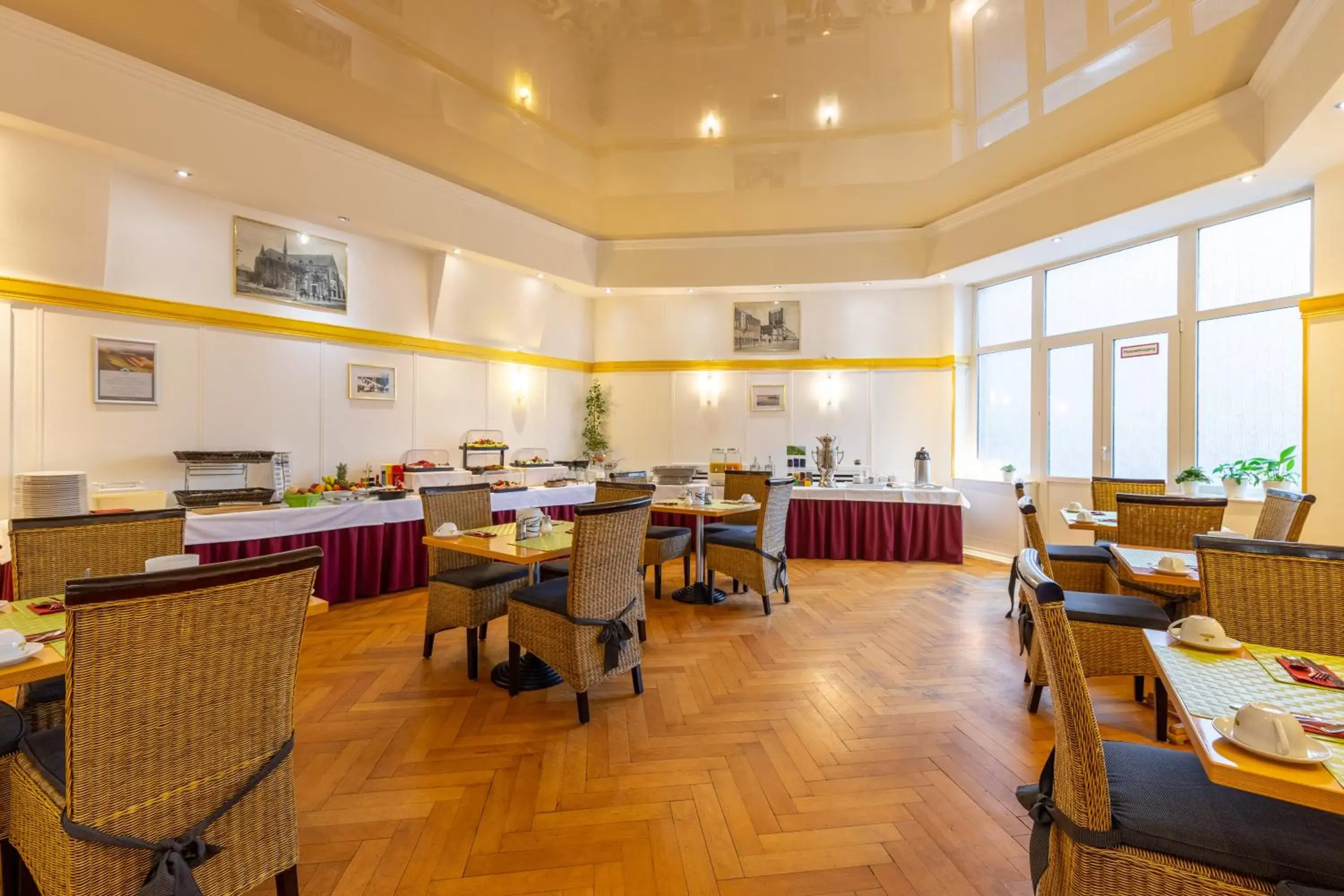 Restaurant/Places to Eat in Trip Inn Hotel Schumann