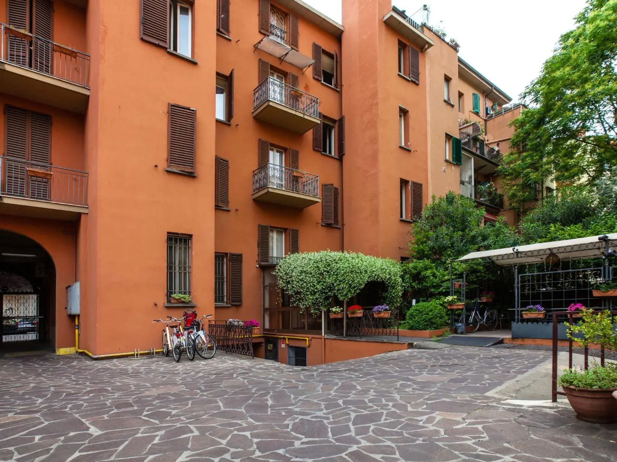 Patio, Property Building in Hotel Astoria