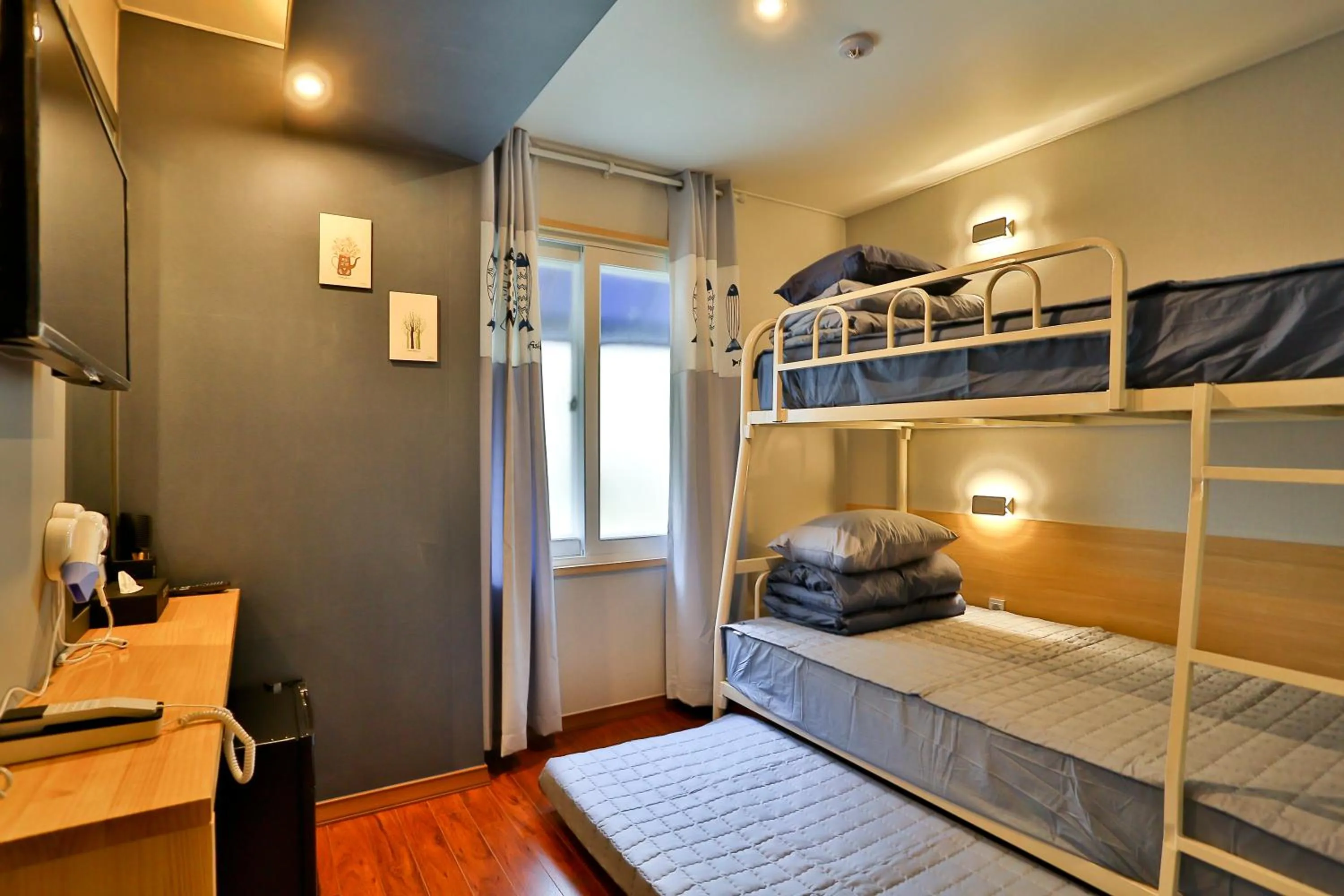 bunk bed, Bed in Ezstay-Nampo