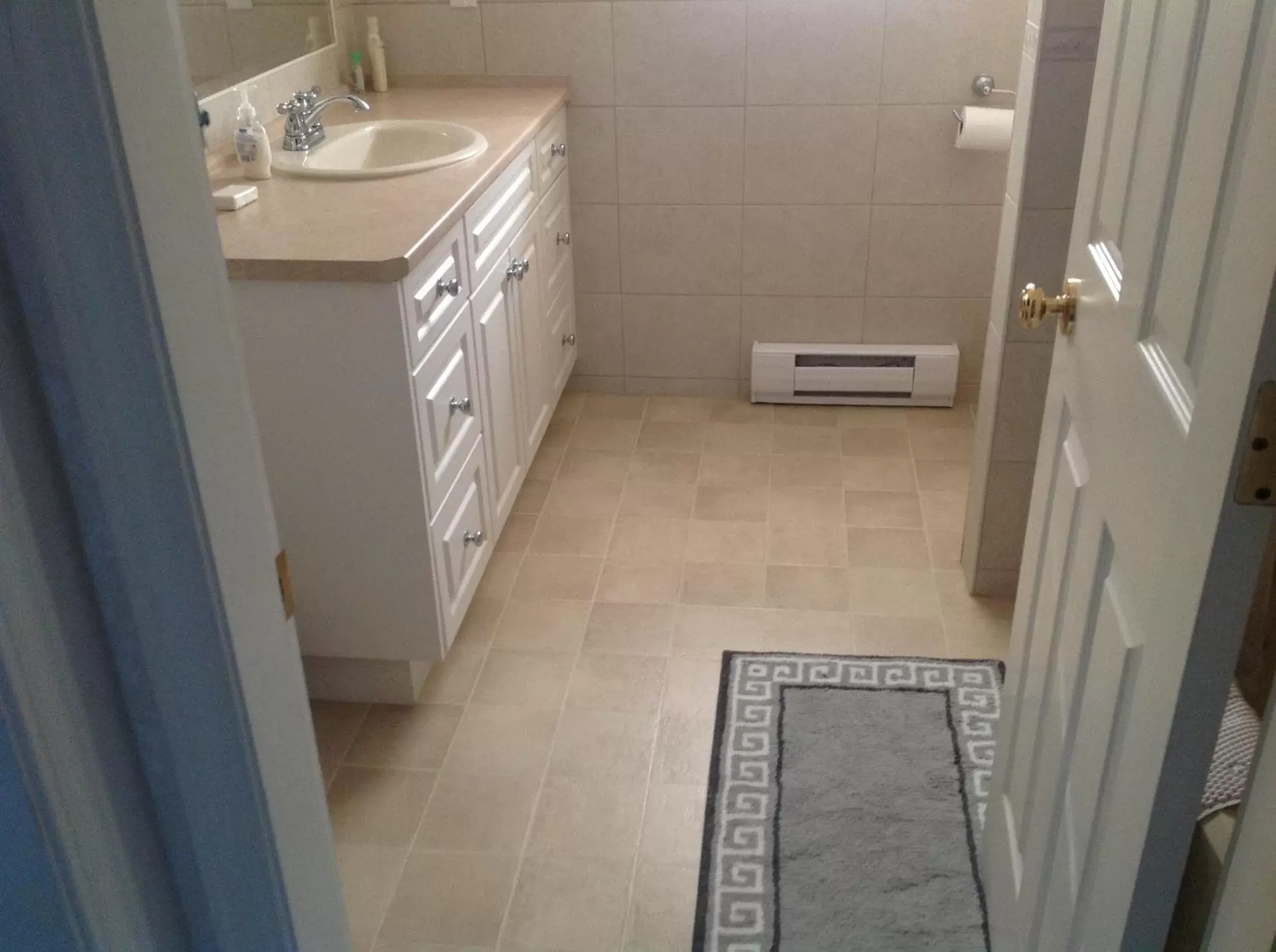 Bathroom in Laurel's Cottage by Elevate Rooms