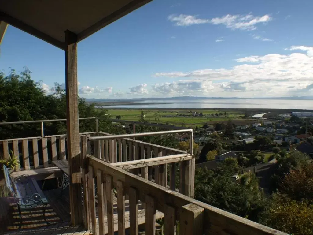 Garden view, Balcony/Terrace in Grafton Cottage & Chalets