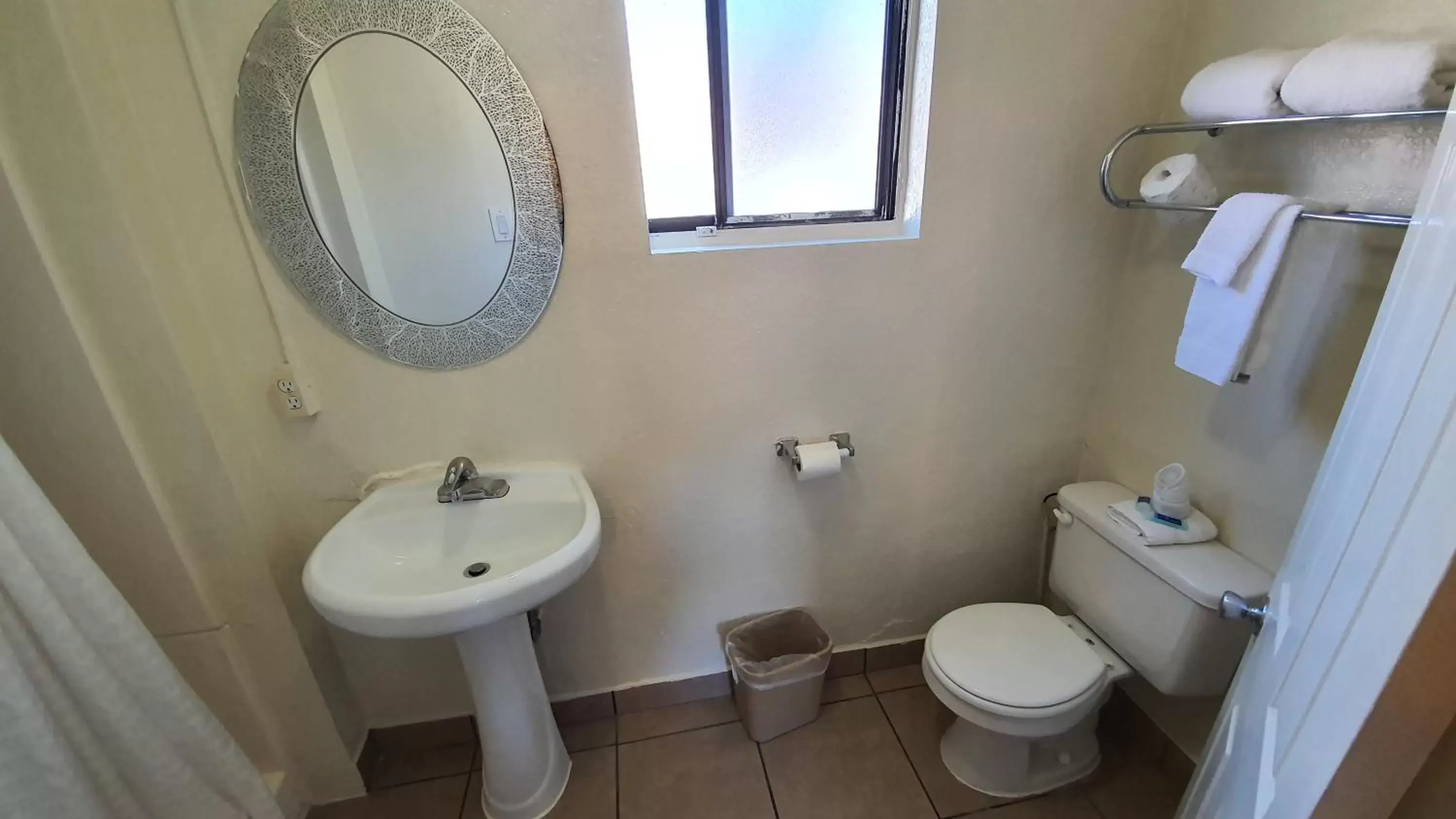 Bathroom in Rodeway Inn Flagstaff-Downtown