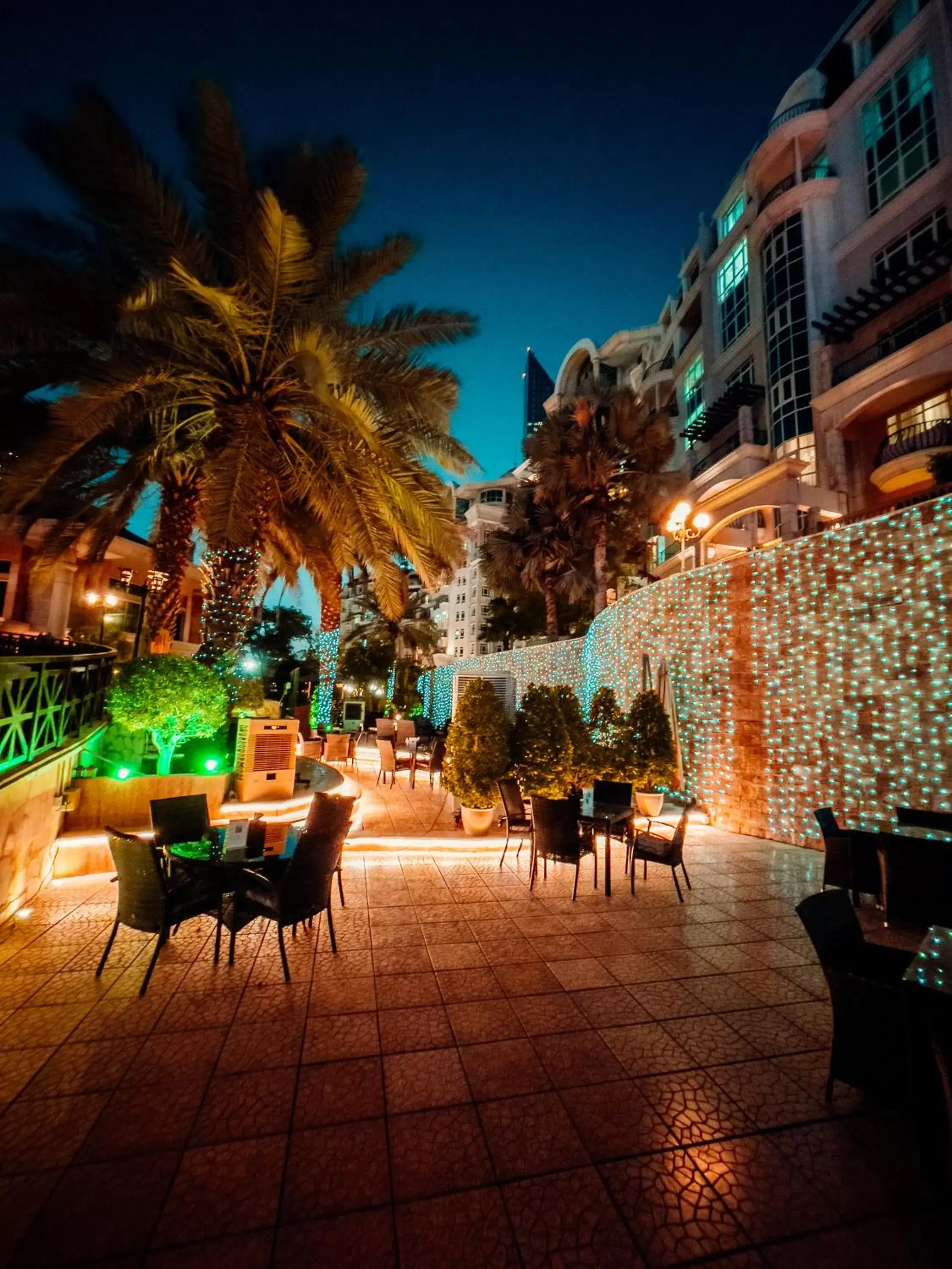 Night, Restaurant/Places to Eat in Swissôtel Al Murooj Dubai