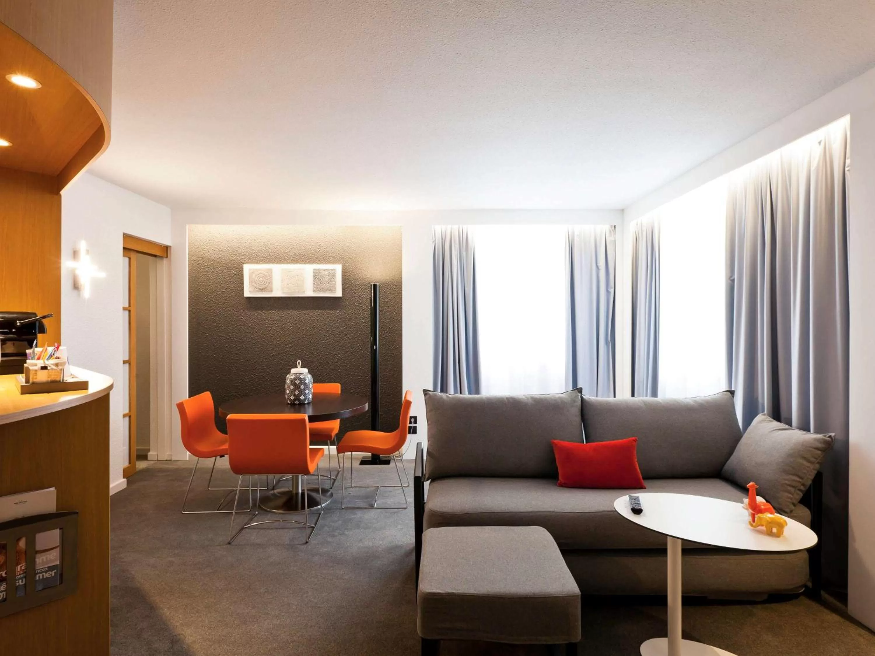 Photo of the whole room in Novotel Lyon Gerland Musée des Confluences