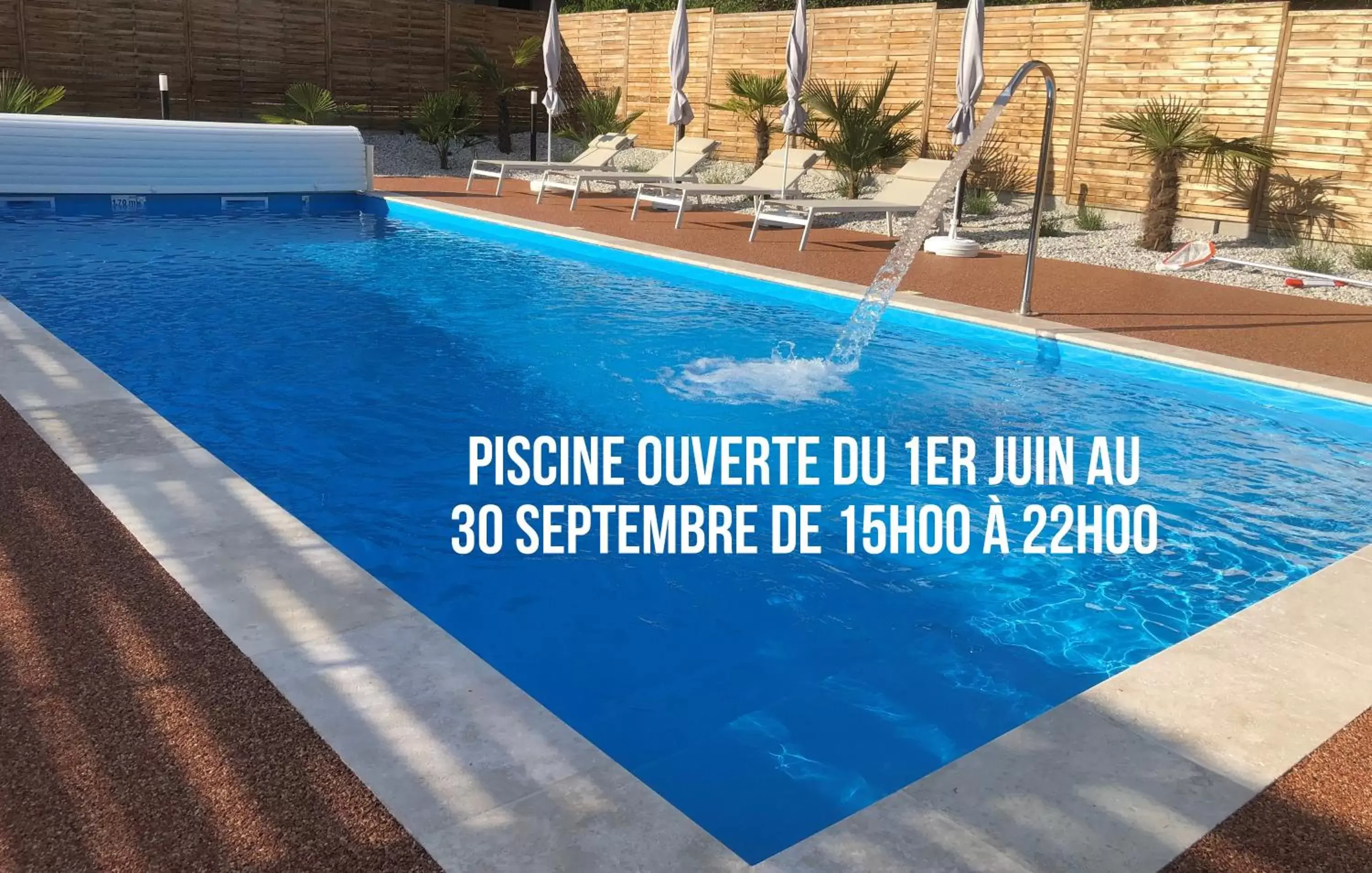 Swimming Pool in Brit Hotel Brive La Gaillarde - Restaurant La Limousine