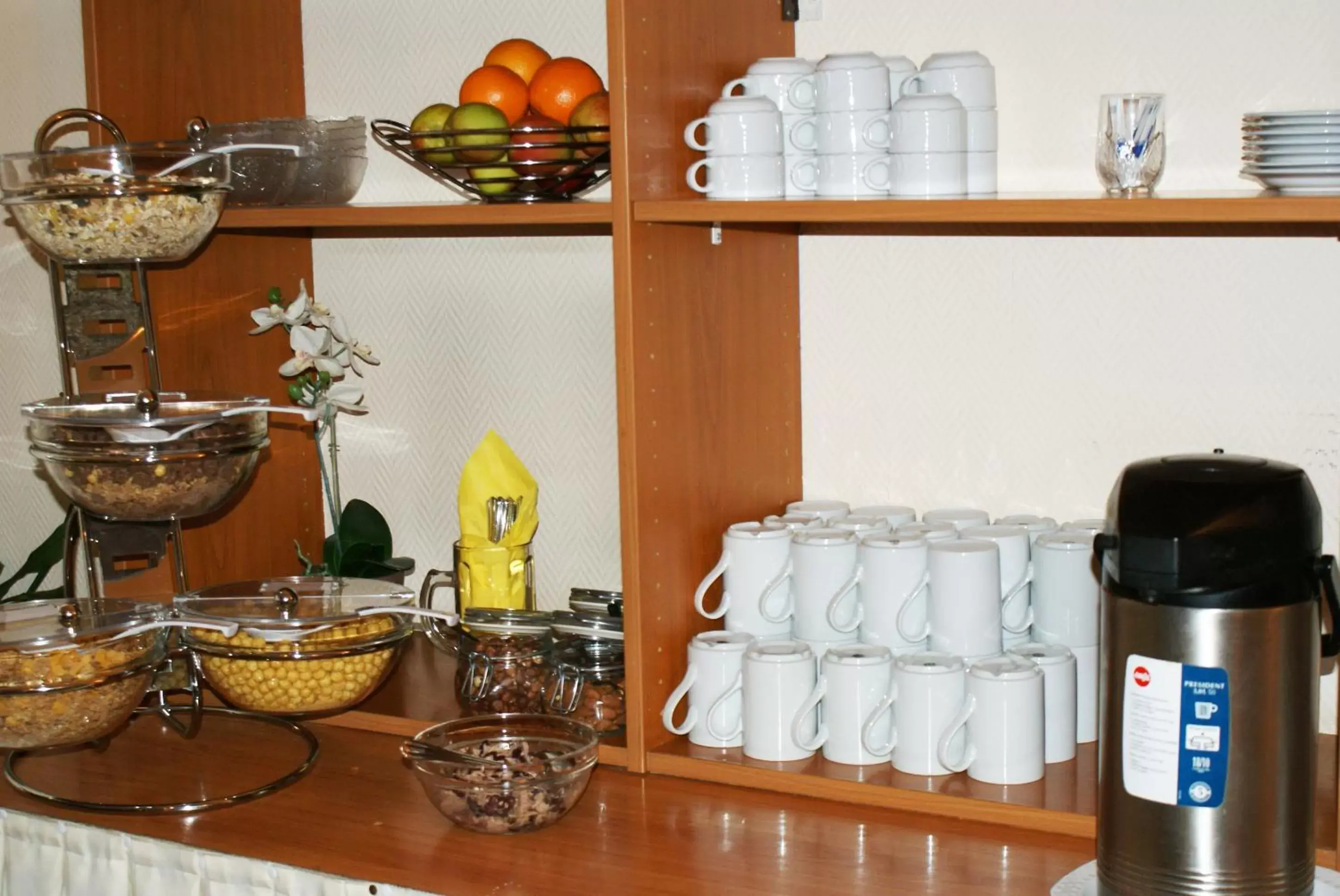 Coffee/tea facilities, Kitchen/Kitchenette in Bahn-Hotel