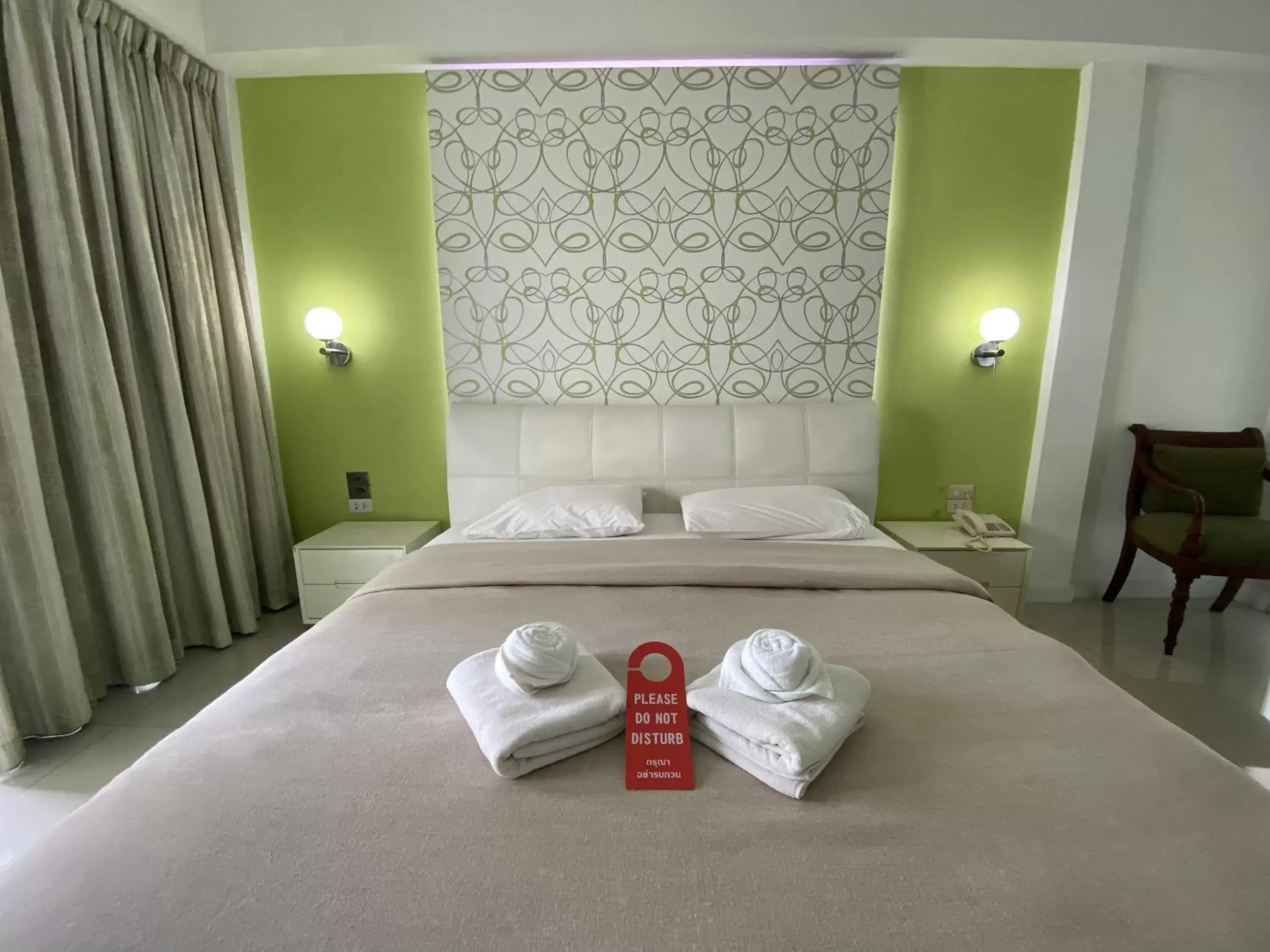 Bed in Access Inn Pattaya