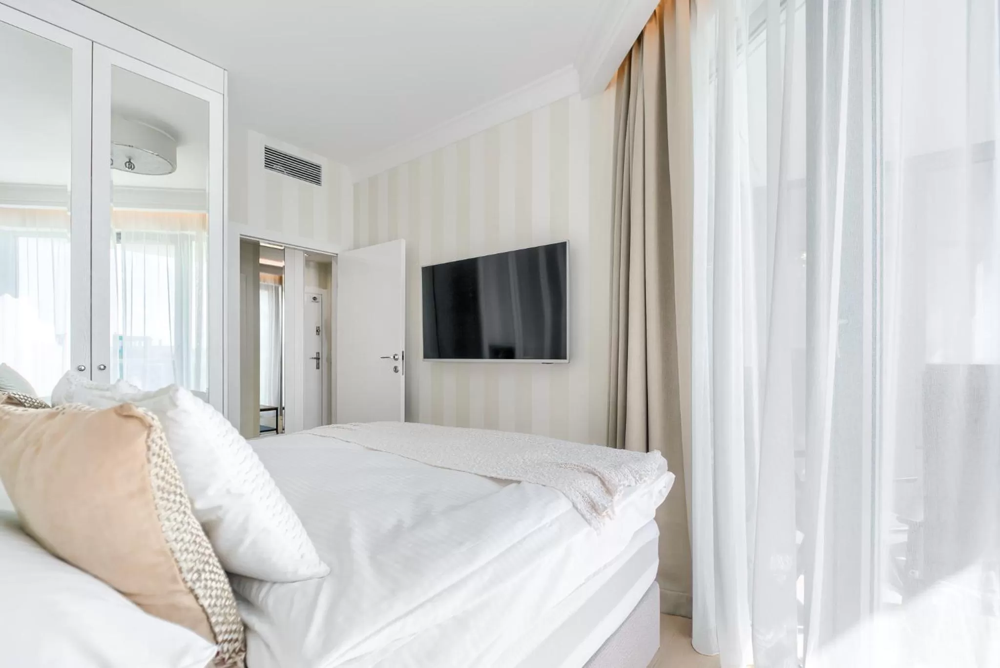 Communal lounge/ TV room, Bed in Dune Resort Mielno - C