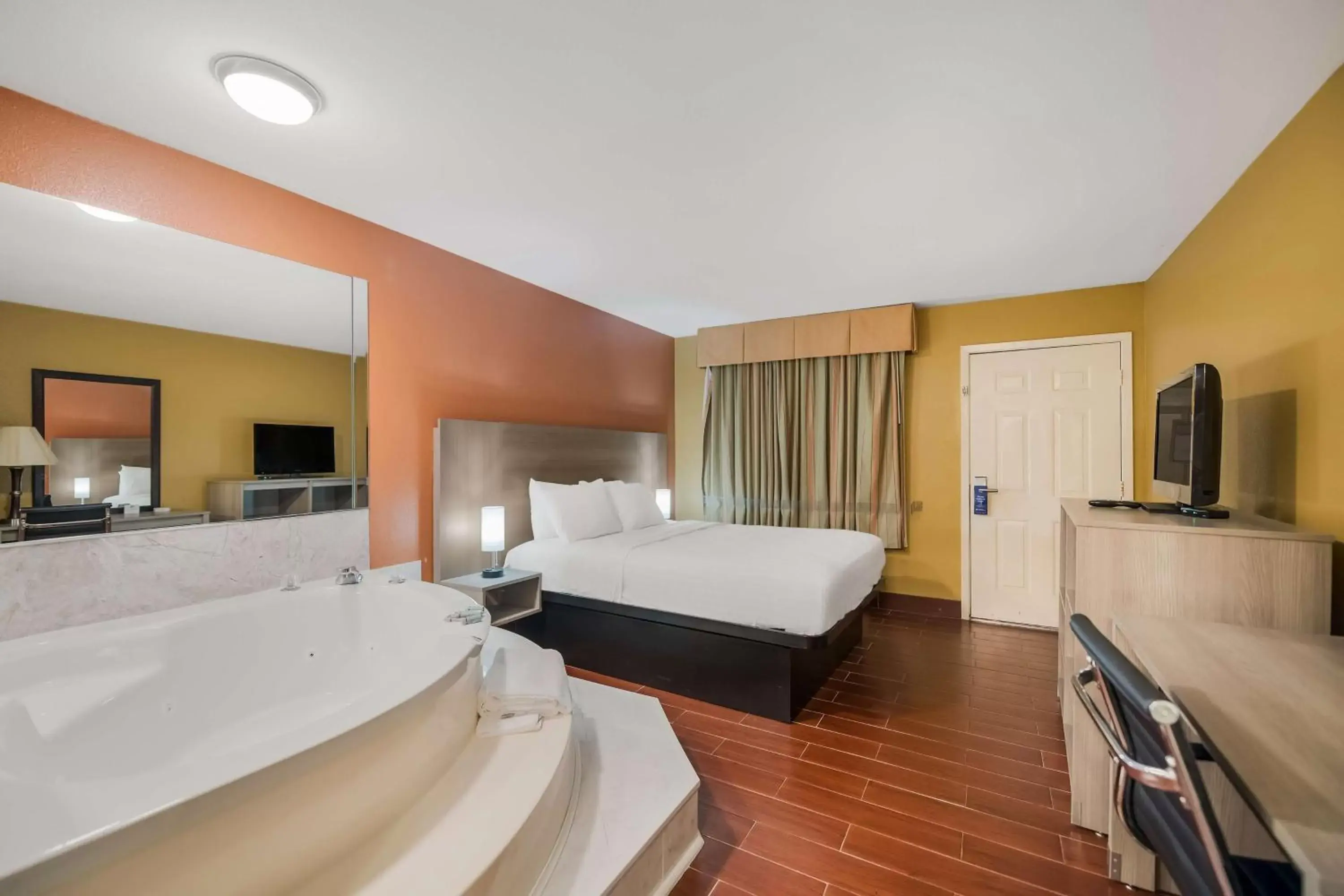 Bedroom in SureStay Hotel by Best Western Mt Pleasant