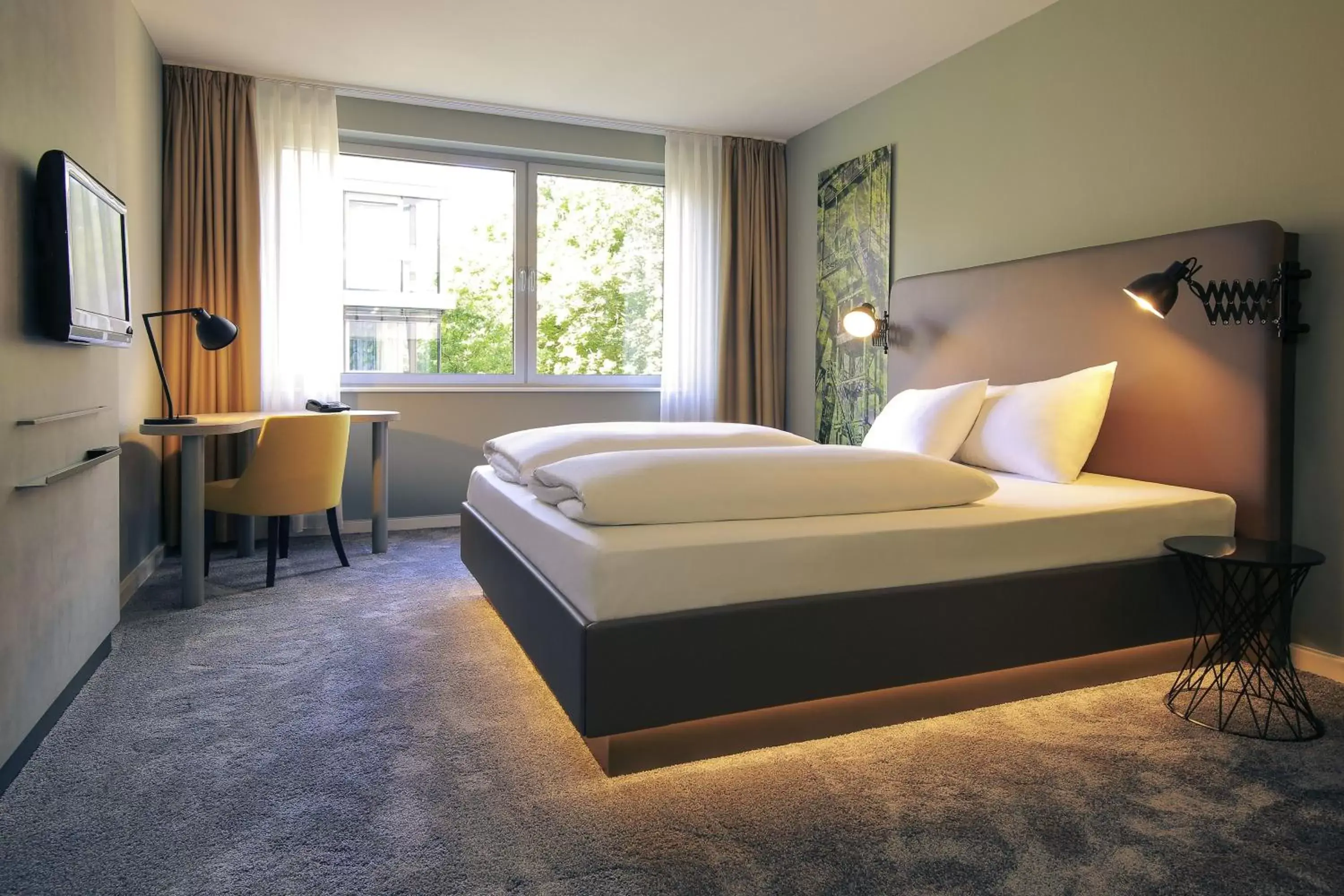 Photo of the whole room, Bed in Mercure Hotel Plaza Essen