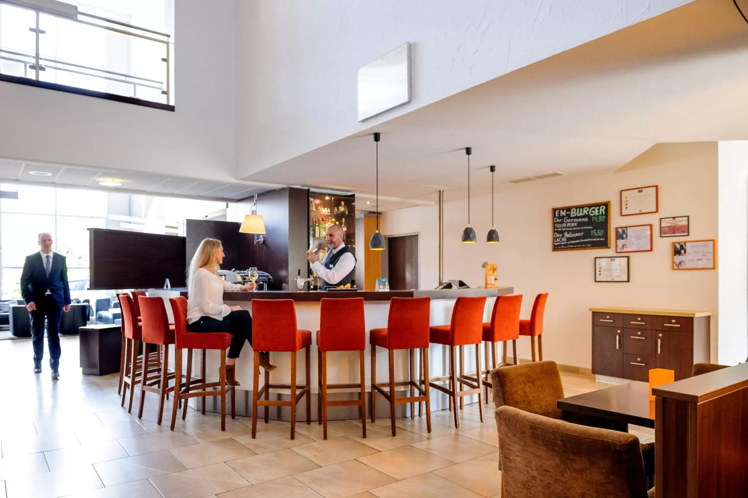 Lounge or bar, Restaurant/Places to Eat in Mercure Hotel Düsseldorf Ratingen