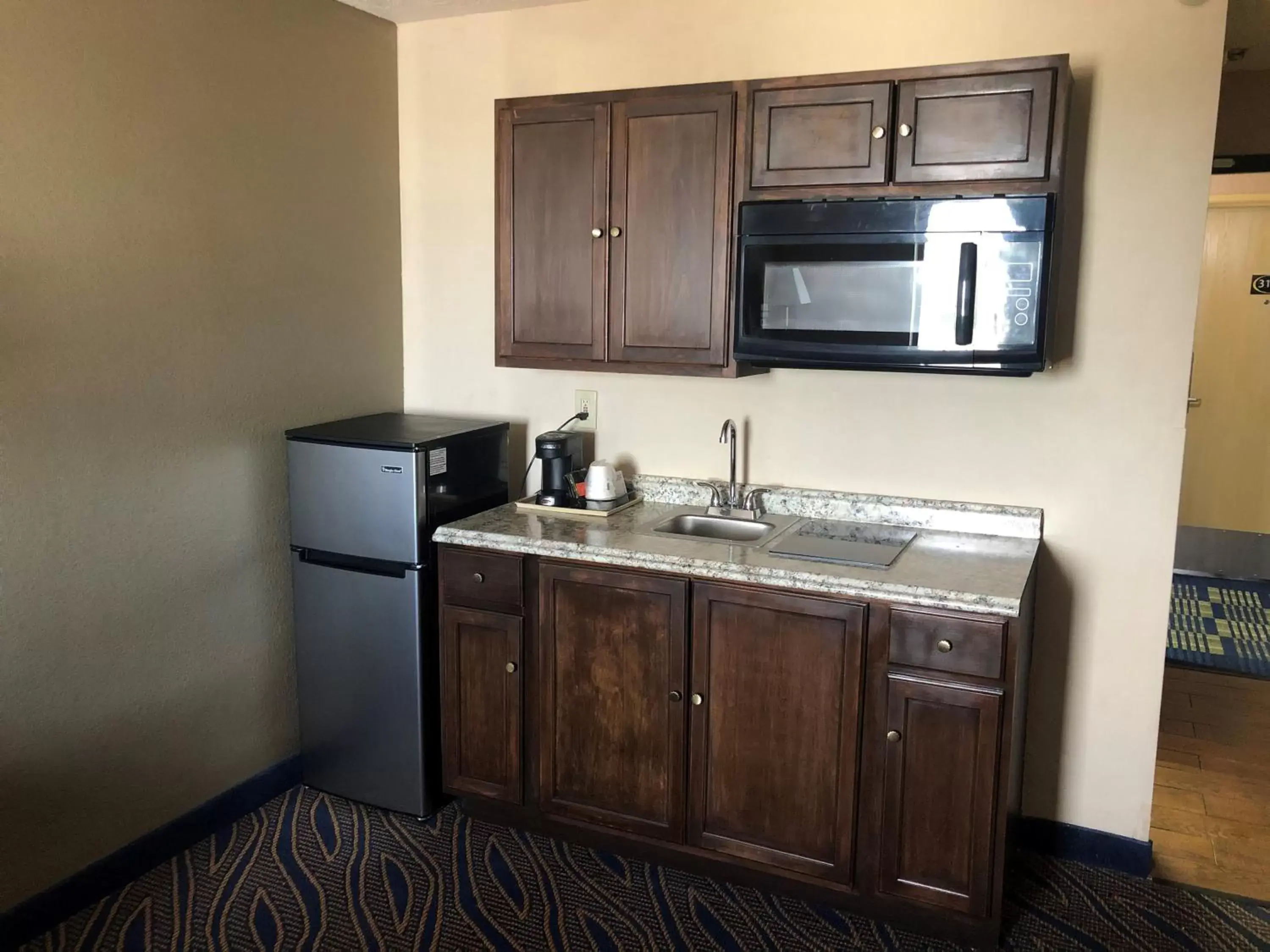 Kitchen/Kitchenette in Super 8 by Wyndham Cedar City