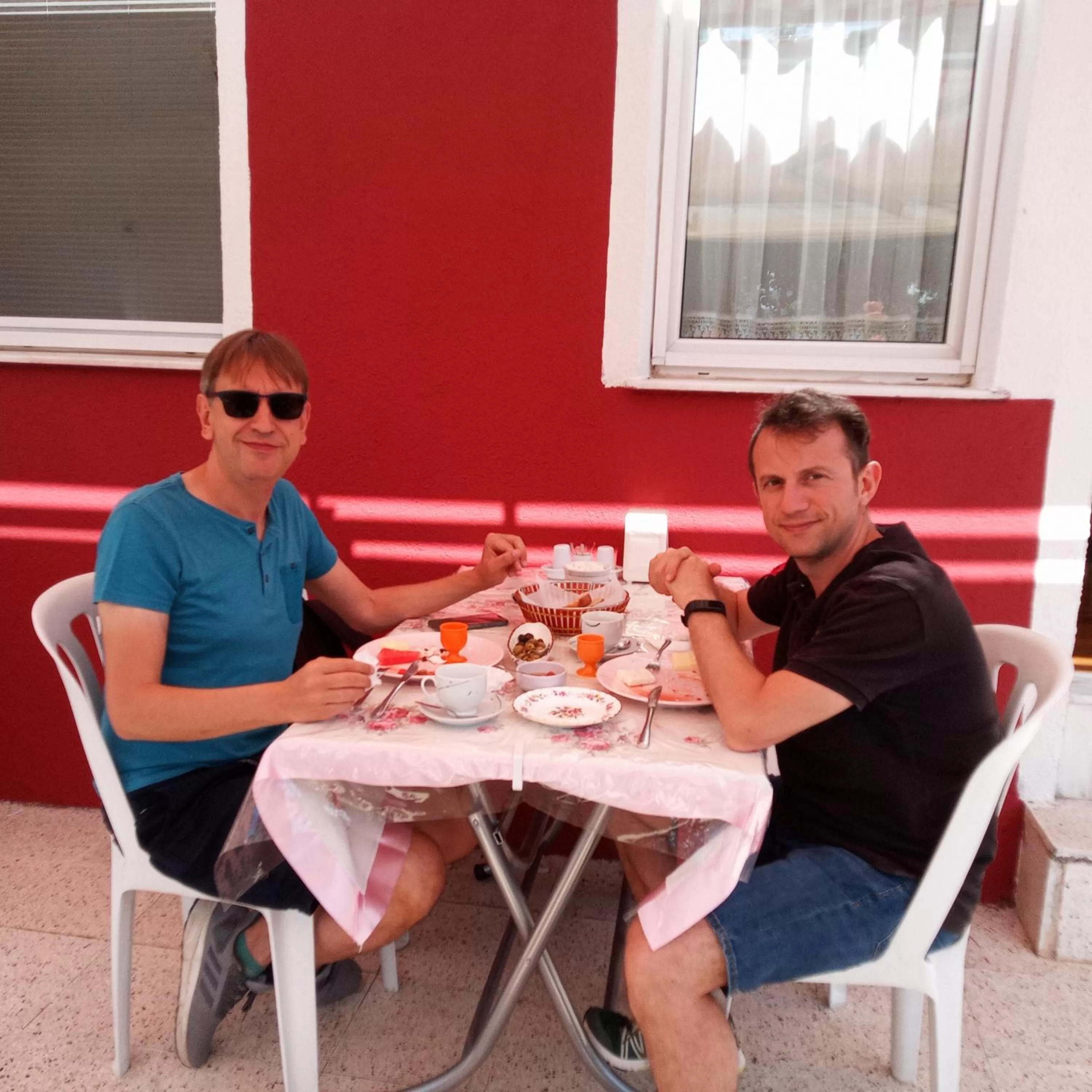 Ali's Pension ada alis