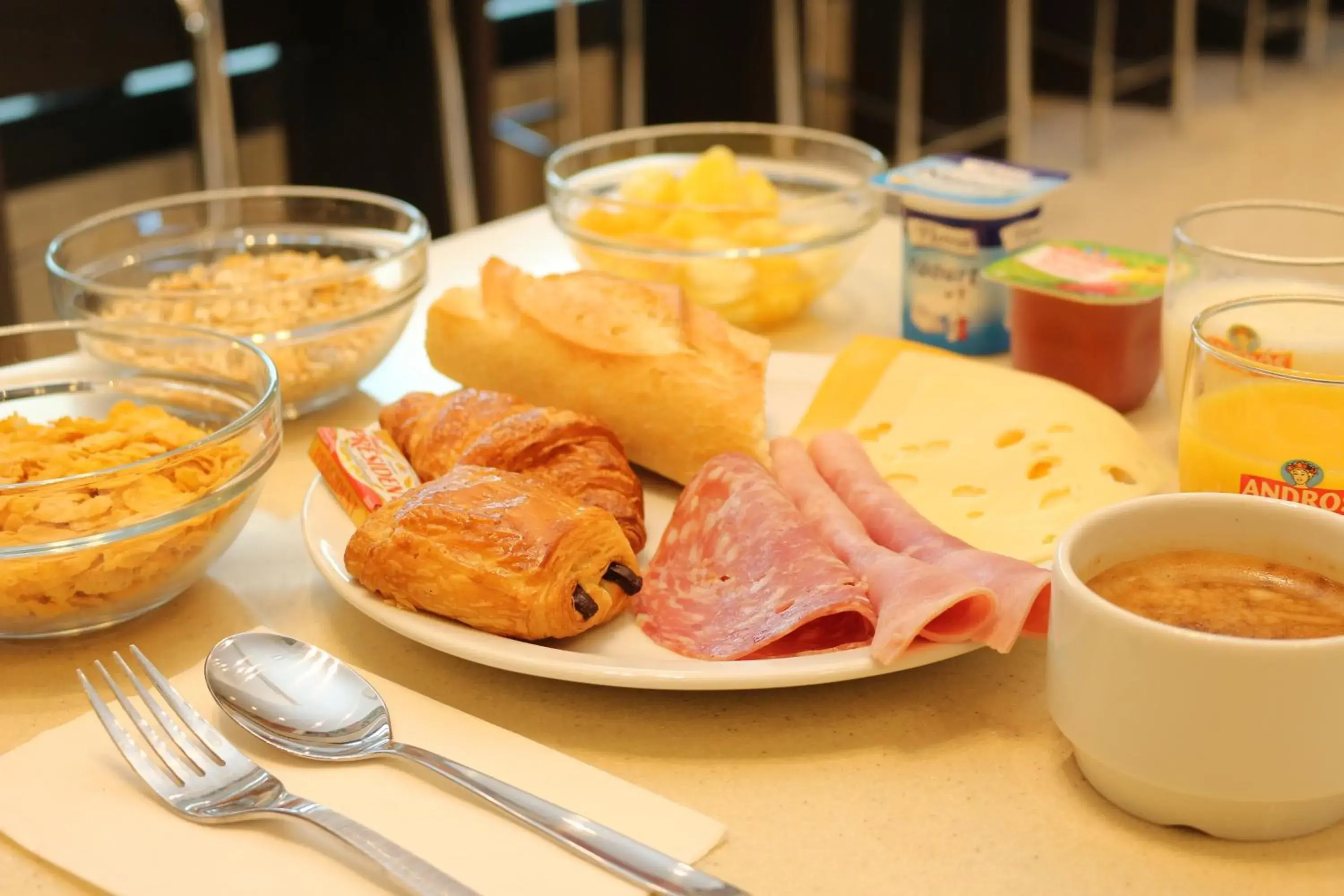 Buffet breakfast in Toyoko INN Marseille Saint Charles
