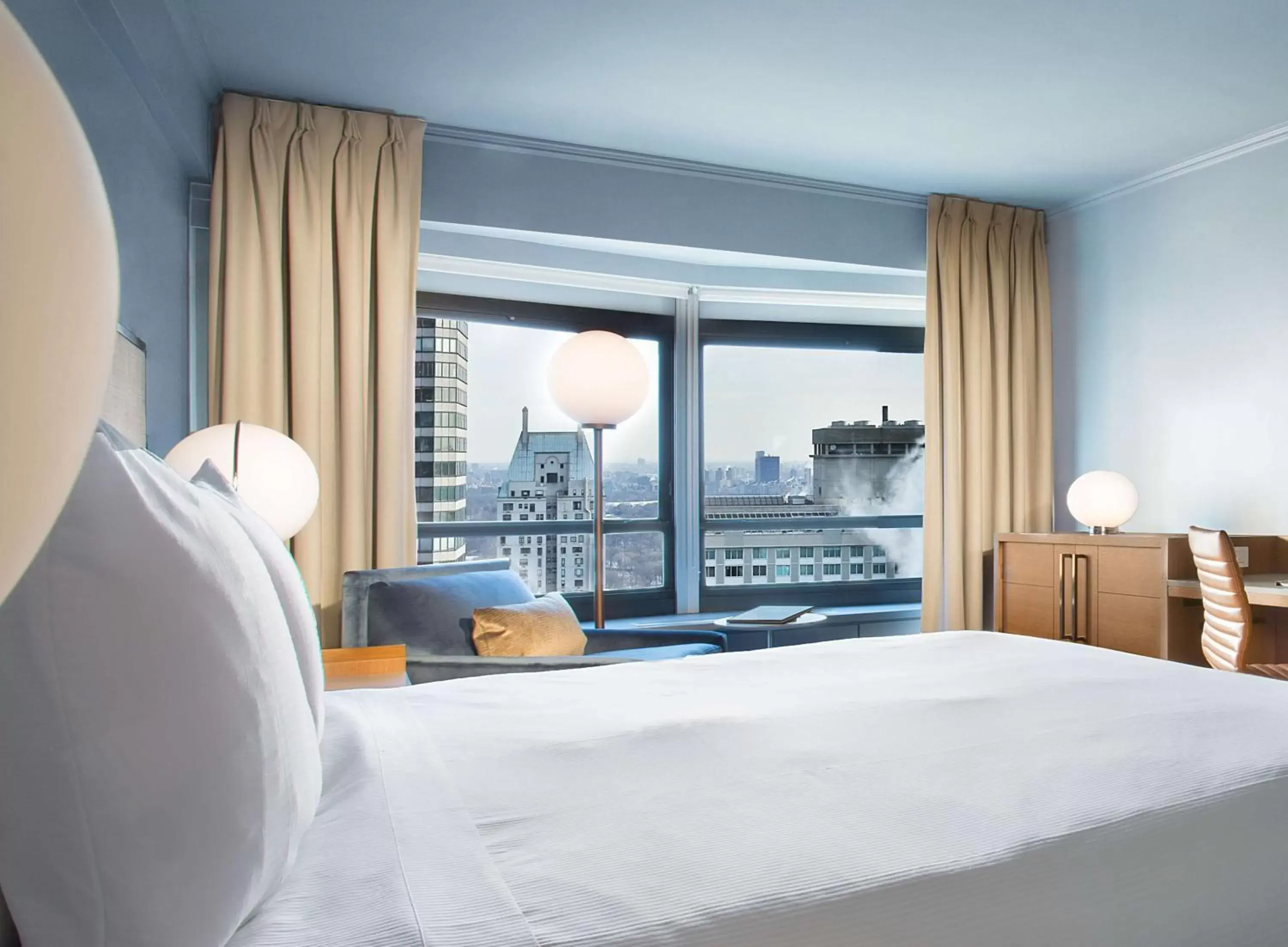 Bedroom, Bed in New York Hilton Midtown