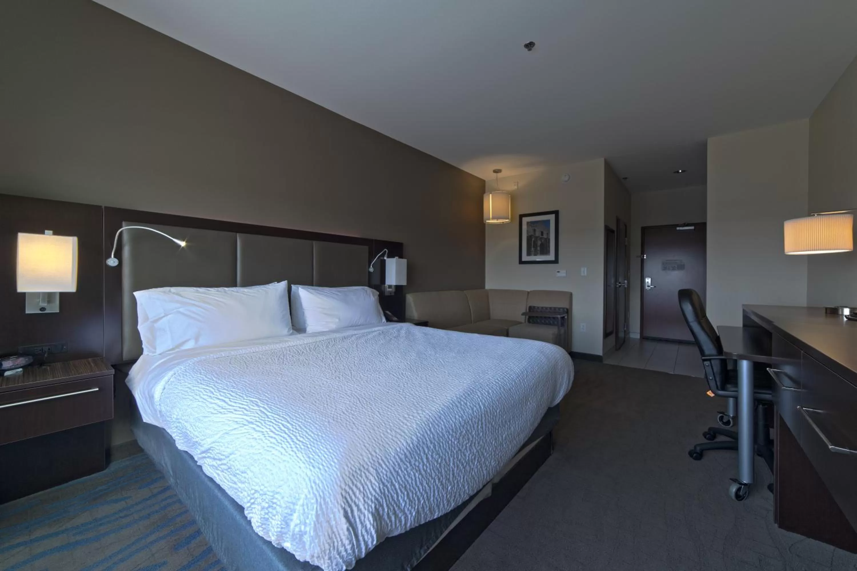 Photo of the whole room, Bed in Holiday Inn Hotel & Suites Northwest San Antonio by IHG