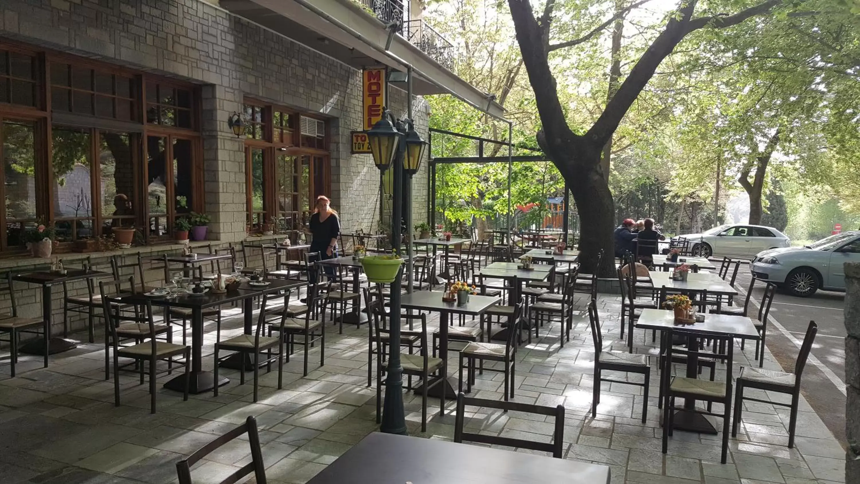 On-site shops, Restaurant/Places to Eat in Hani Zemenou