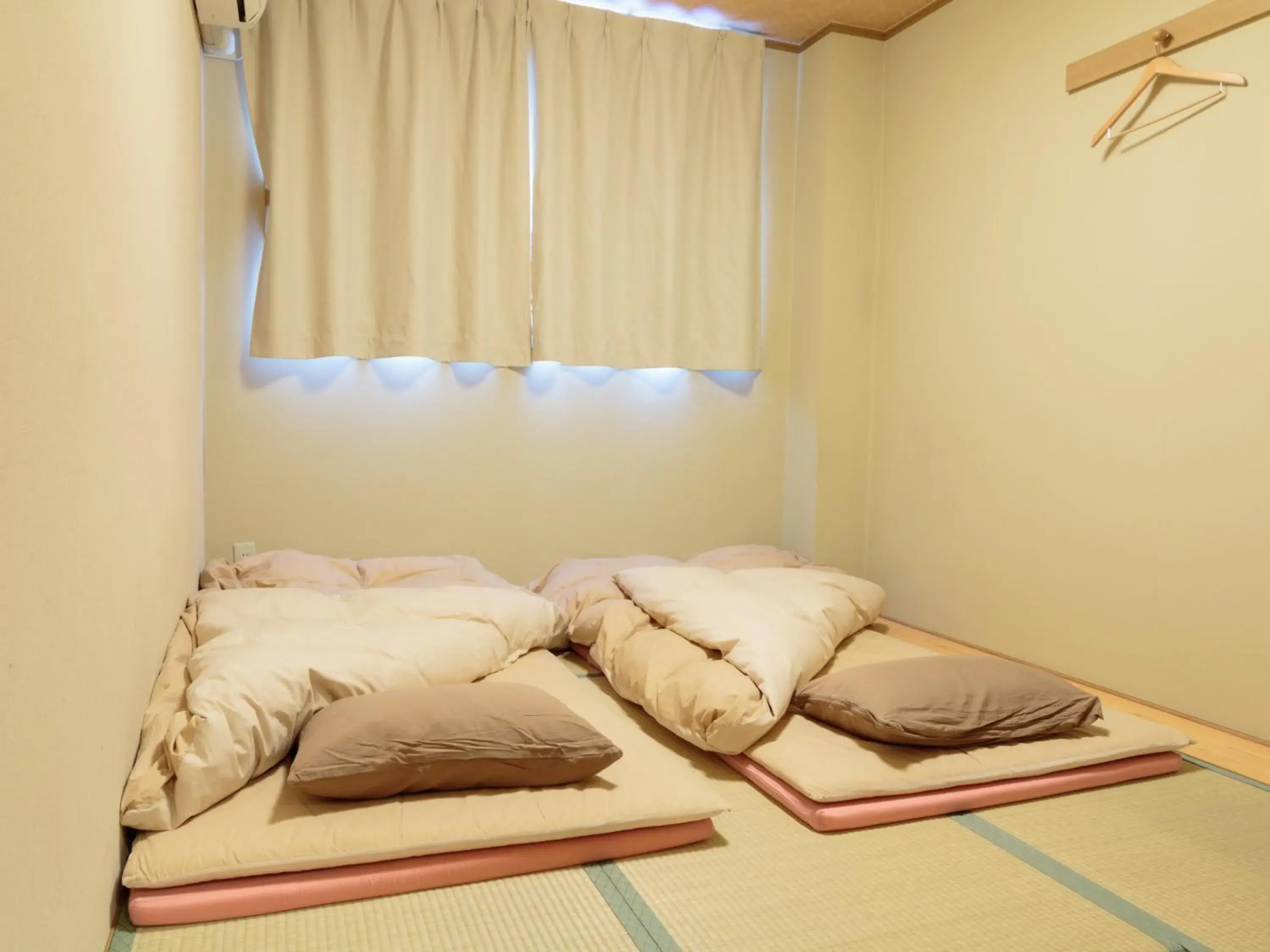 Photo of the whole room, Bed in Kyoto Hana Hostel