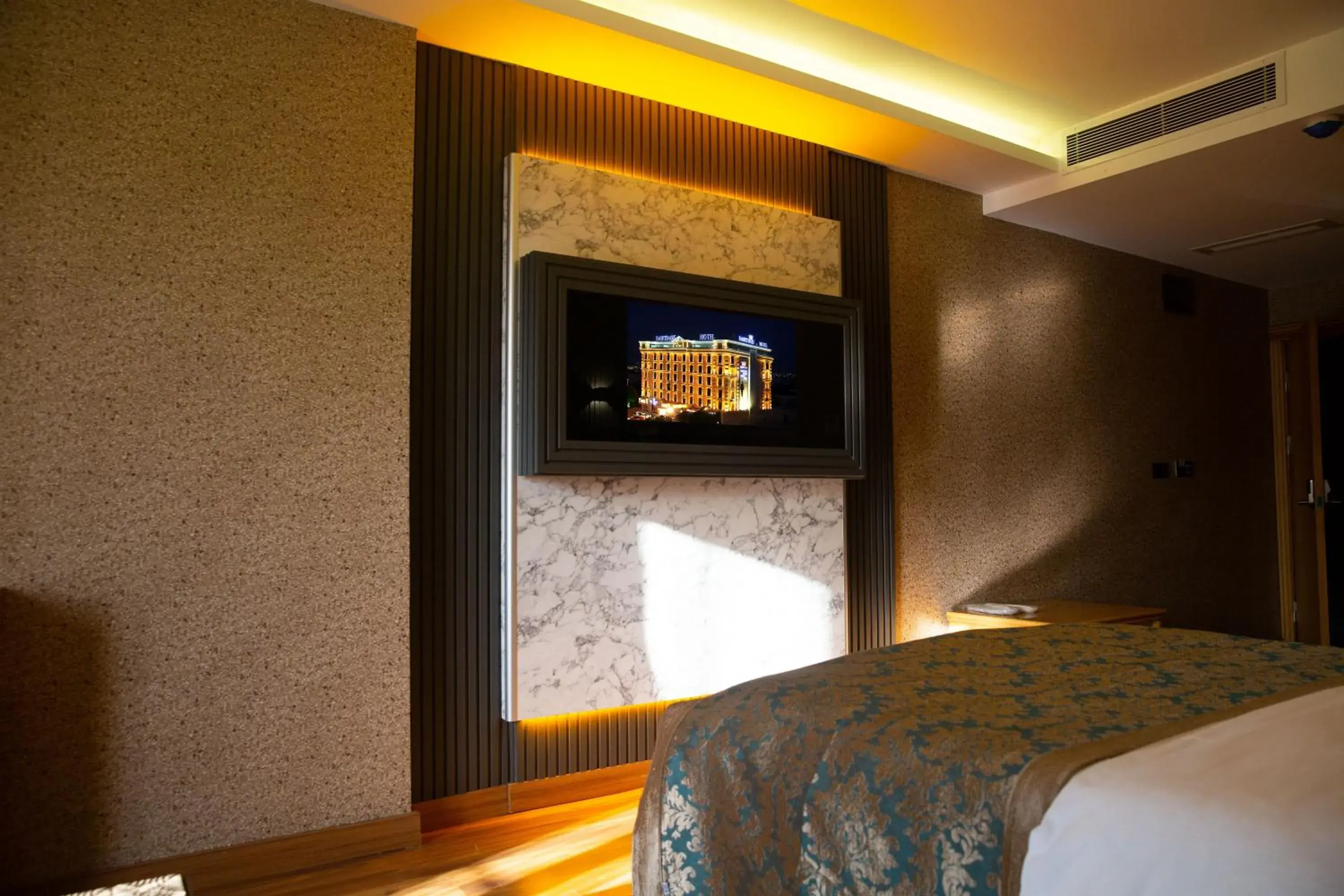 Communal lounge/ TV room, Bed in Emirtimes Hotel&Spa - Tuzla