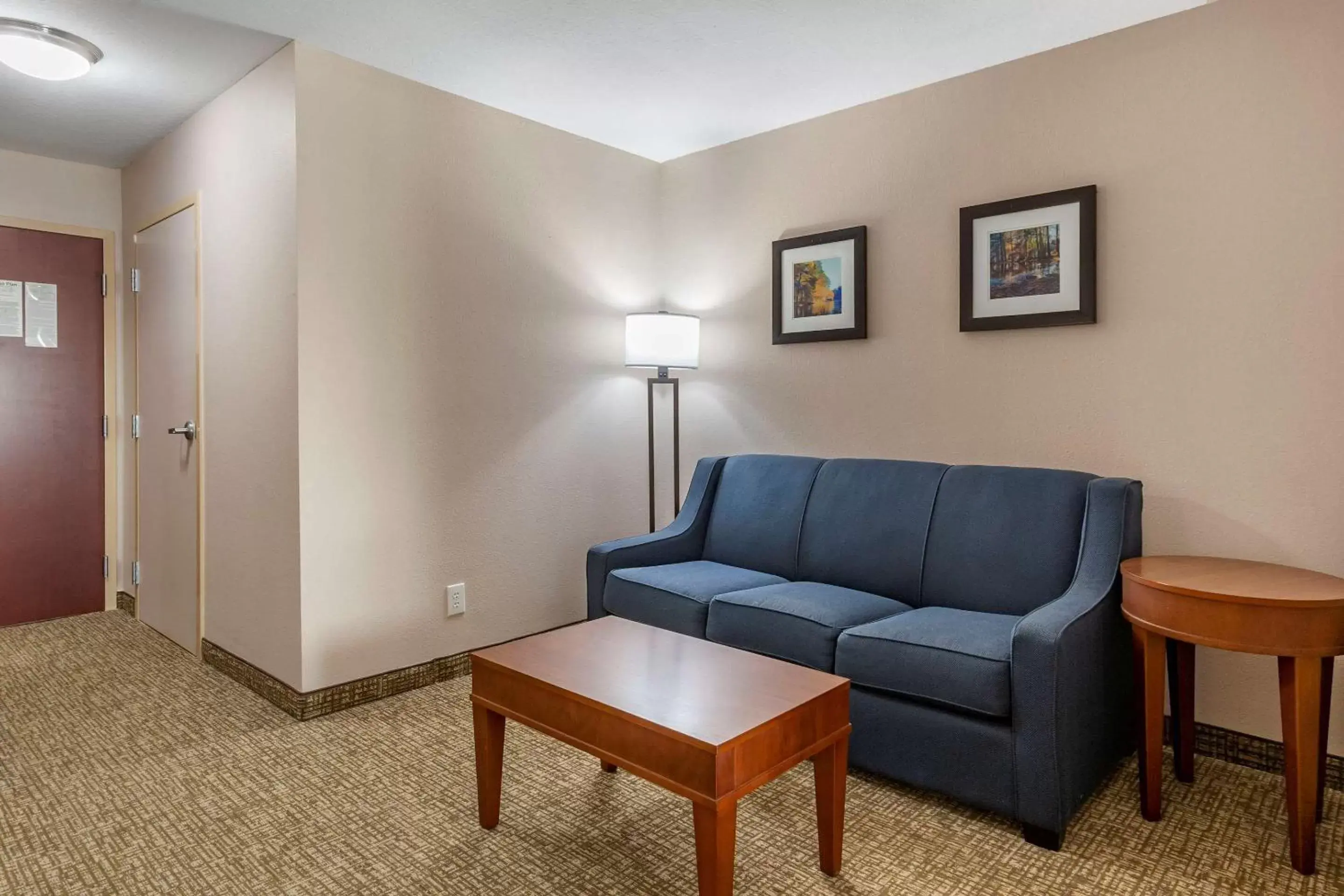 Photo of the whole room, Seating Area in Comfort Inn Smithfield near I-95