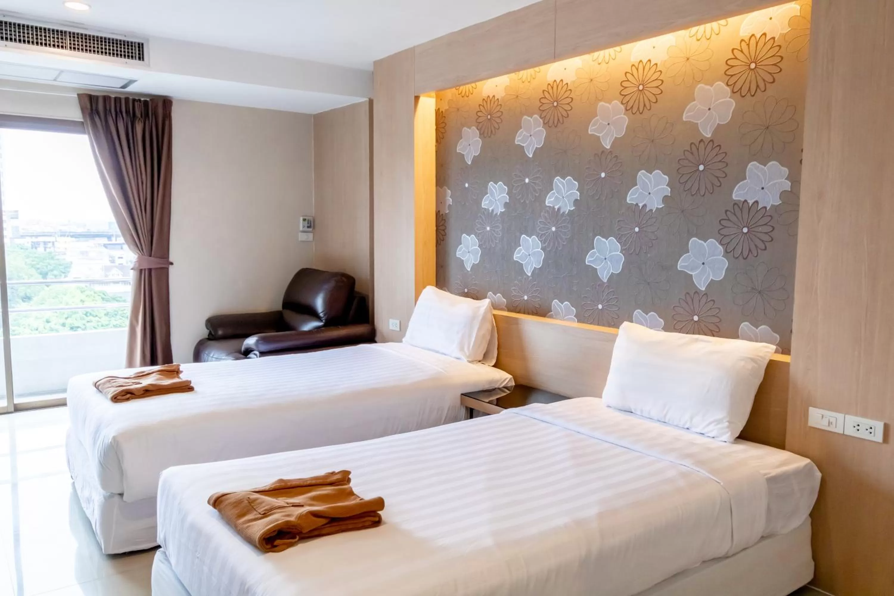 Modern Twin Room in Avana Hotel and Convention Centre SHA Extra Plus