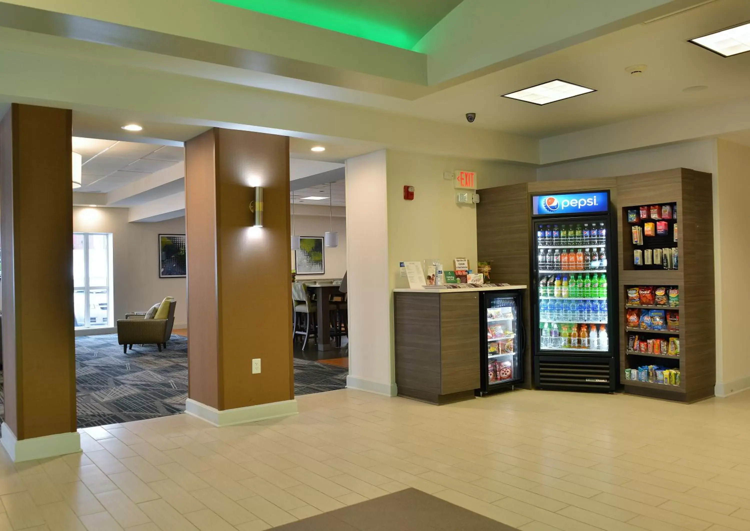Lobby or reception in Holiday Inn Hotel & Suites Rochester - Marketplace, an IHG Hotel