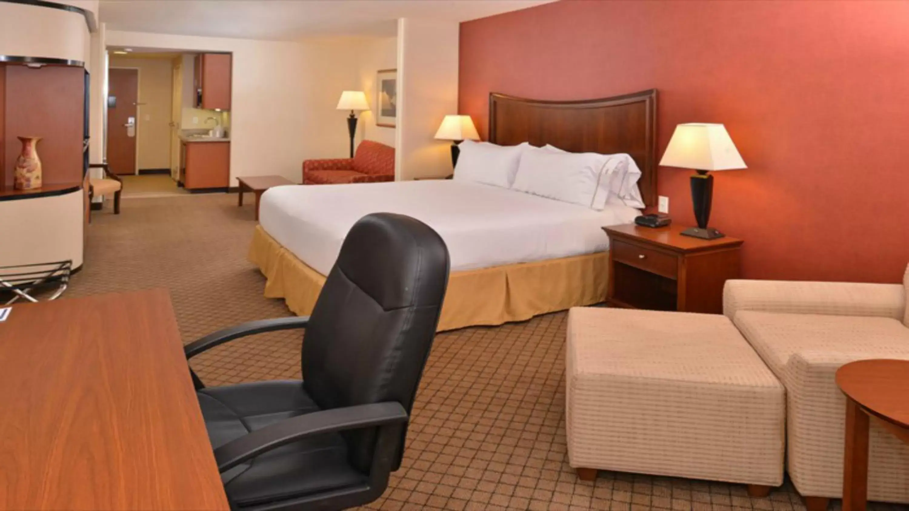 Photo of the whole room in Holiday Inn Express Hotel & Suites Lincoln-Roseville Area, an IHG Hotel