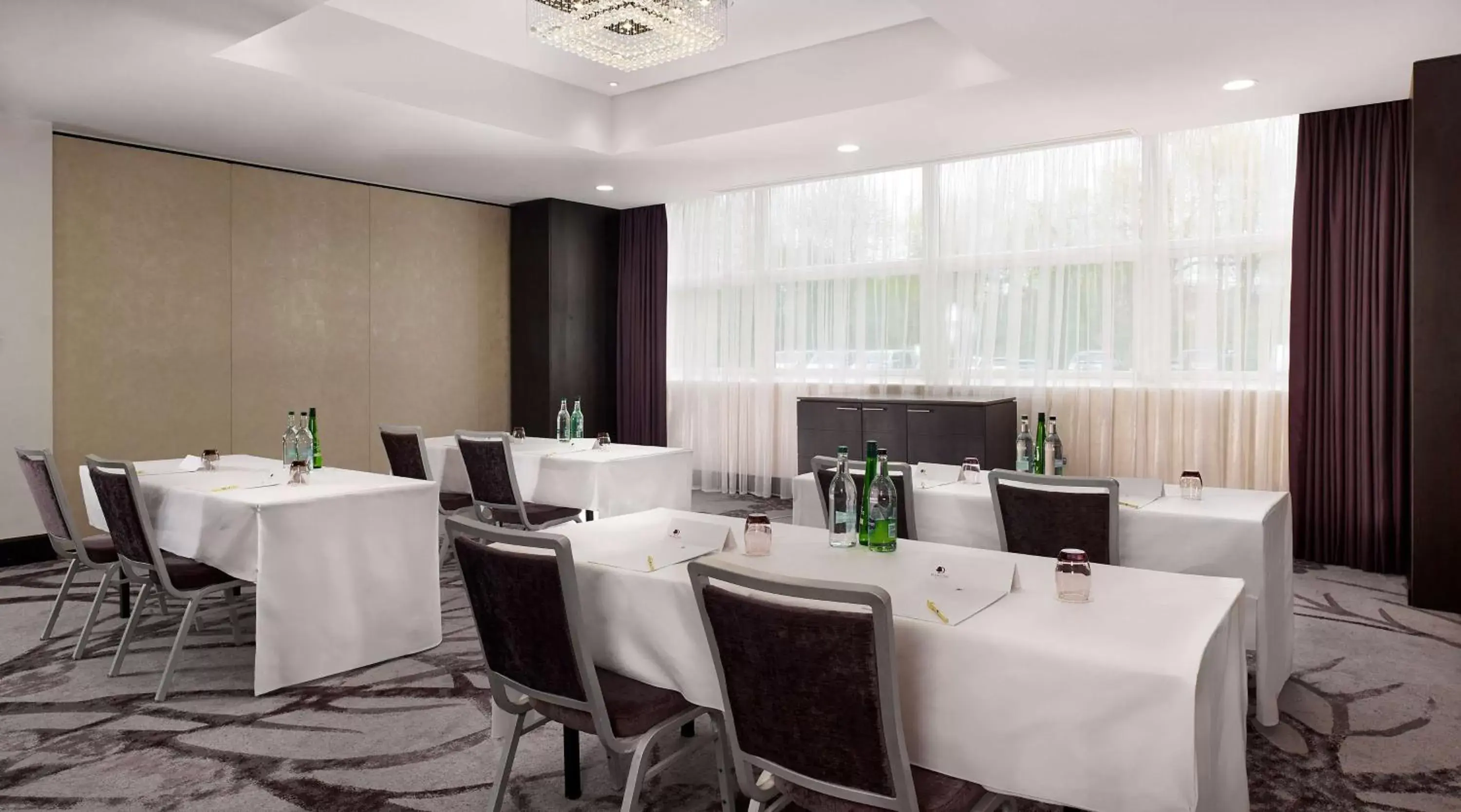 Meeting/conference room, Restaurant/Places to Eat in DoubleTree by Hilton Hotel Nottingham - Gateway