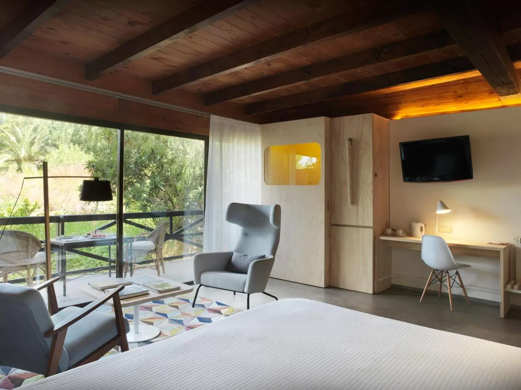 Bedroom, TV/Entertainment Center in Mont-Sant