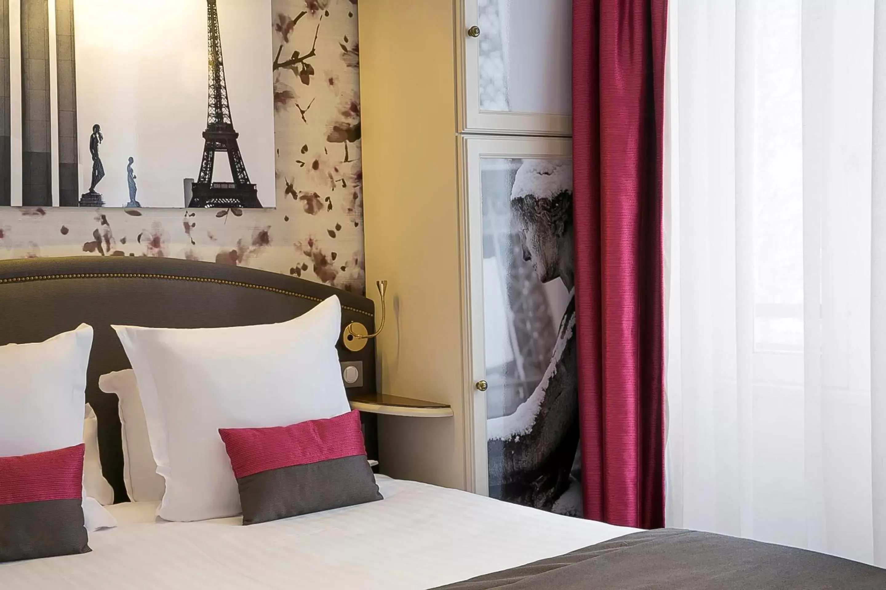 Bedroom, Bed in Best Western Au Trocadéro