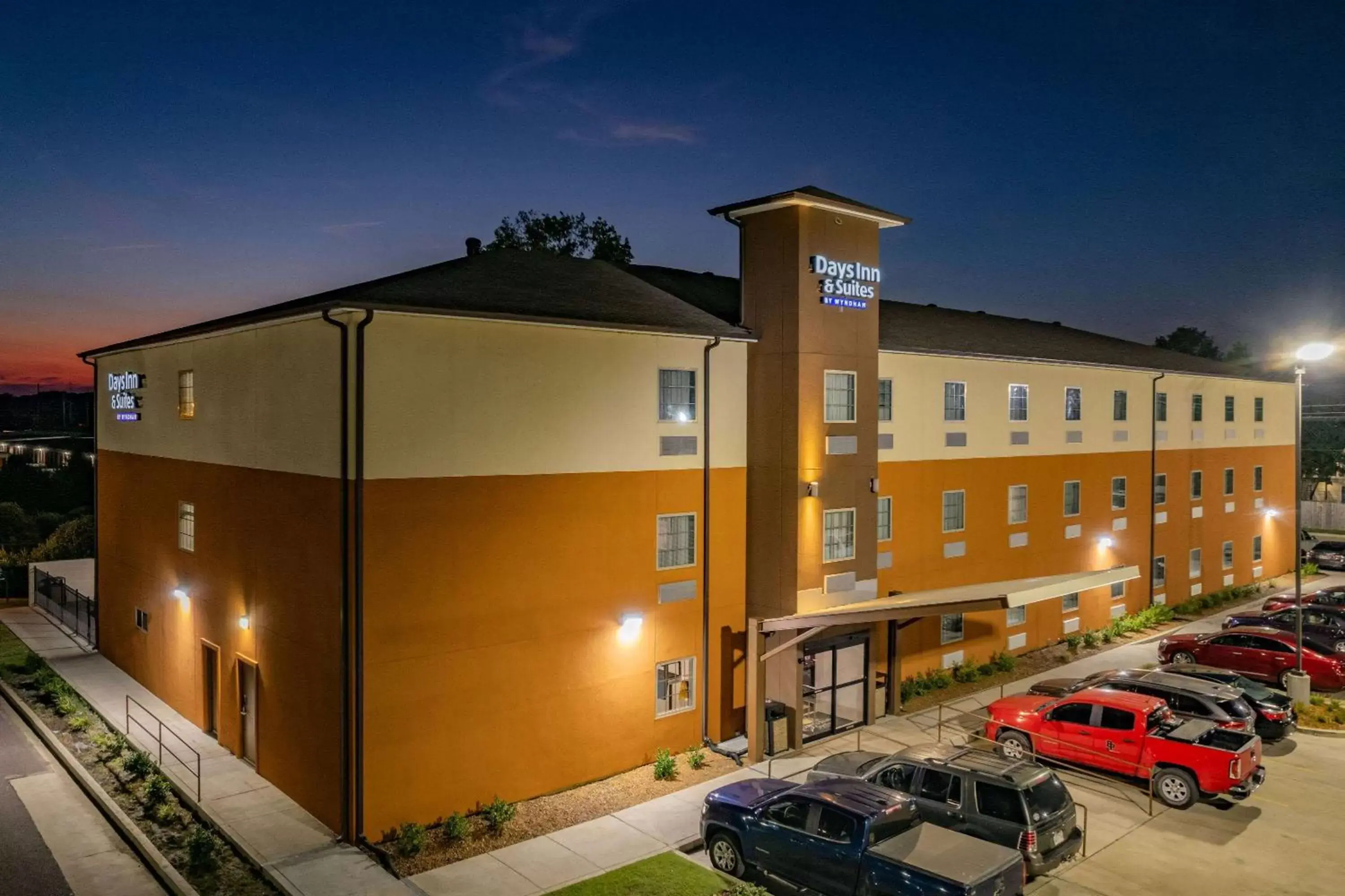 Property Building in Days Inn & Suites by Wyndham Horn Lake - Memphis Graceland