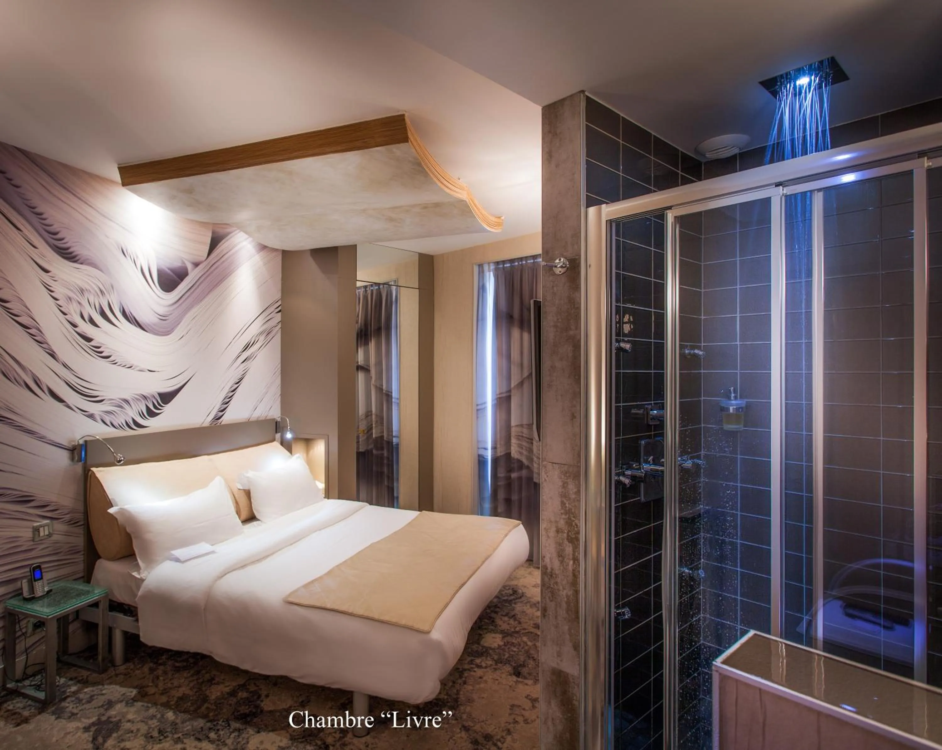 Bed in Apostrophe Hôtel