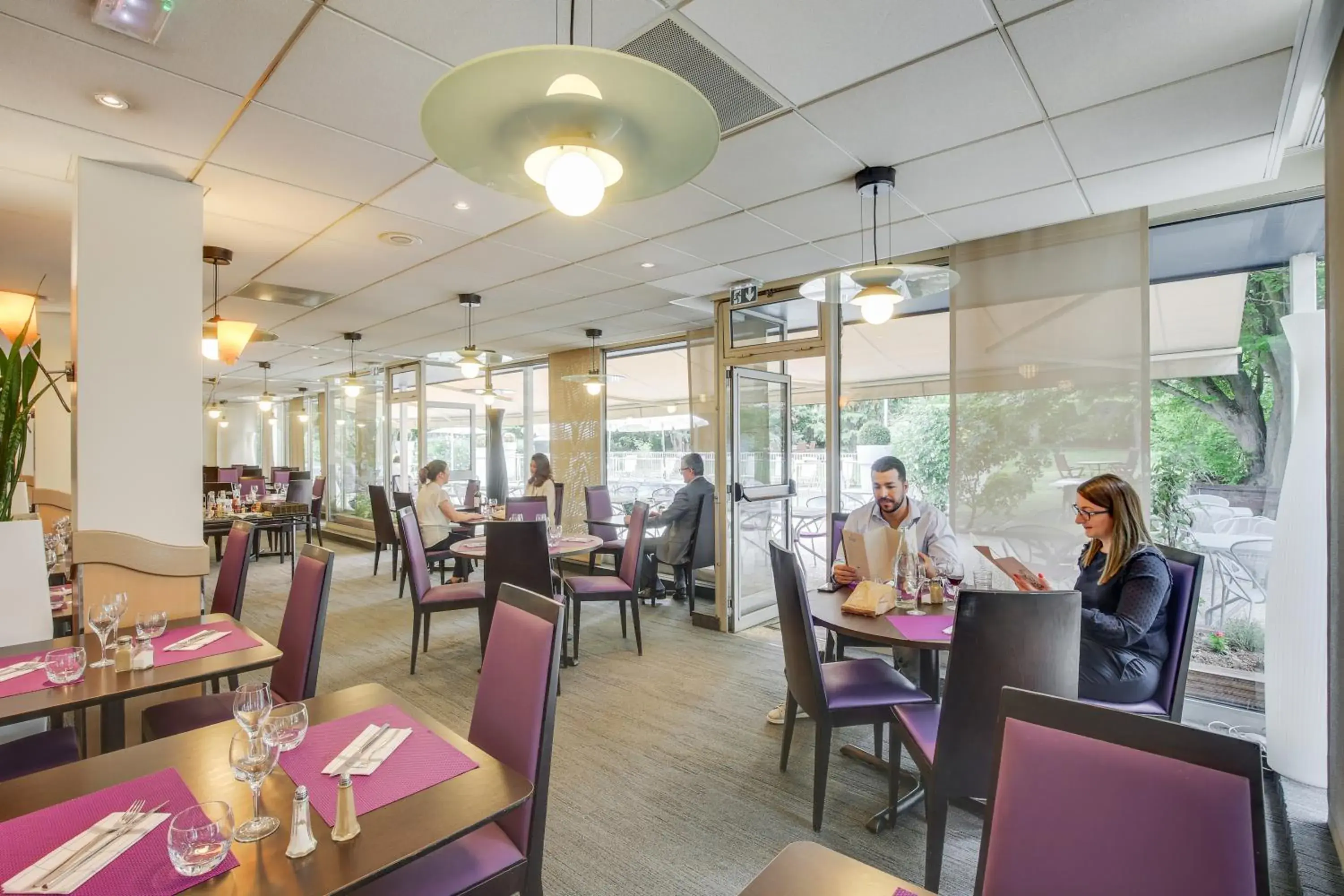 Restaurant/Places to Eat in Novotel Poissy Orgeval