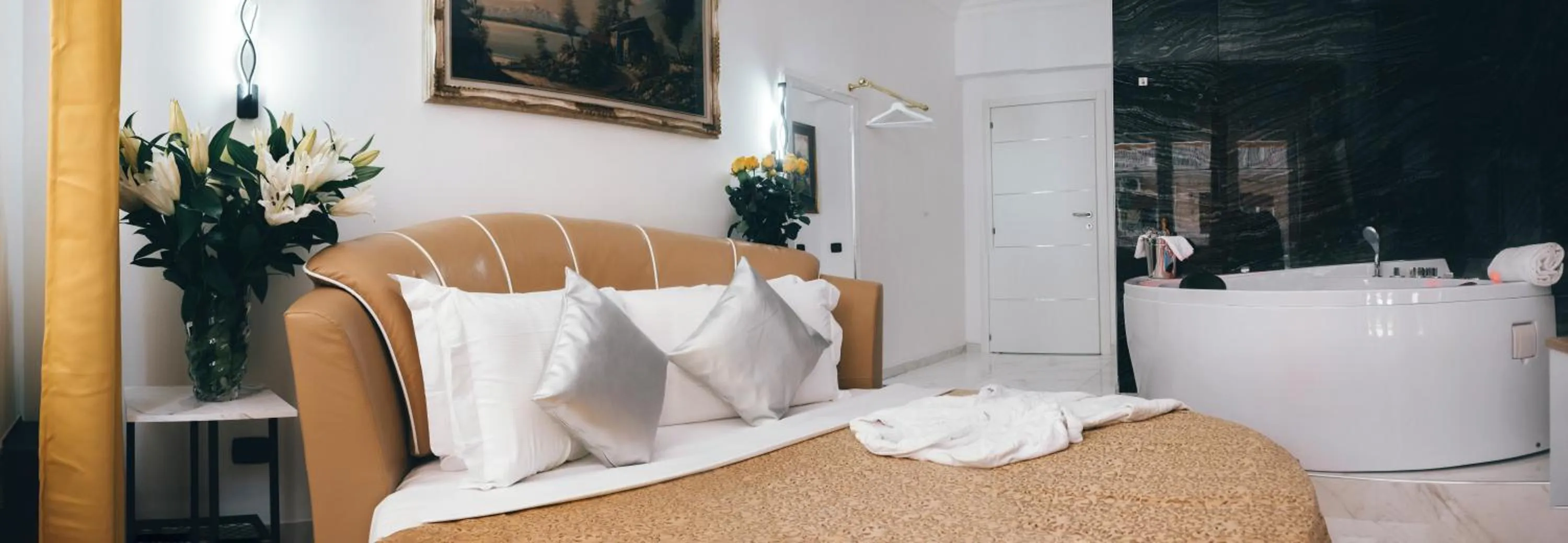 Photo of the whole room, Bed in Gregorio VII Luxury Suites San Damaso