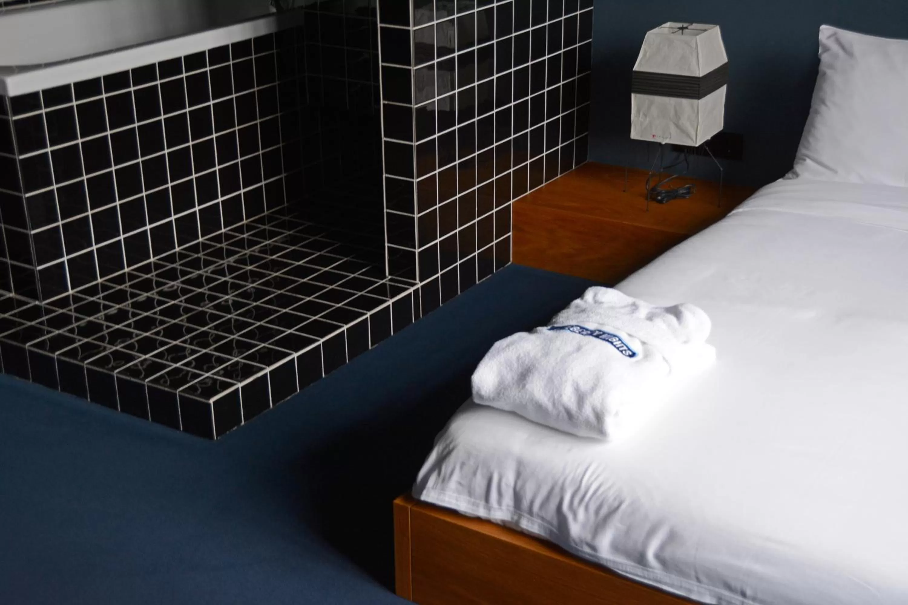 Bathroom, Bed in Blueberry Nights