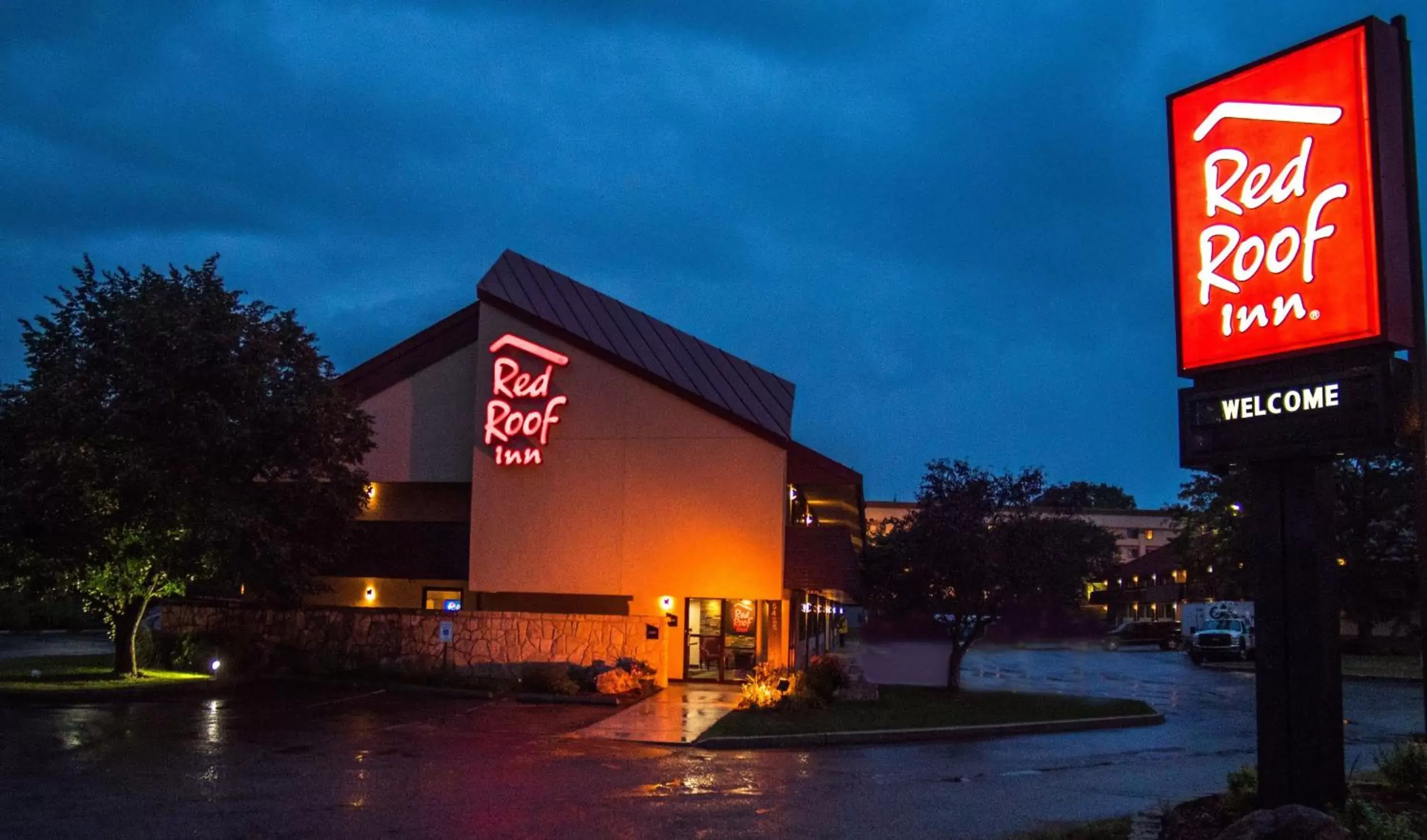 Property building, Facade/Entrance in Red Roof Inn Kalamazoo West - Western Michigan U